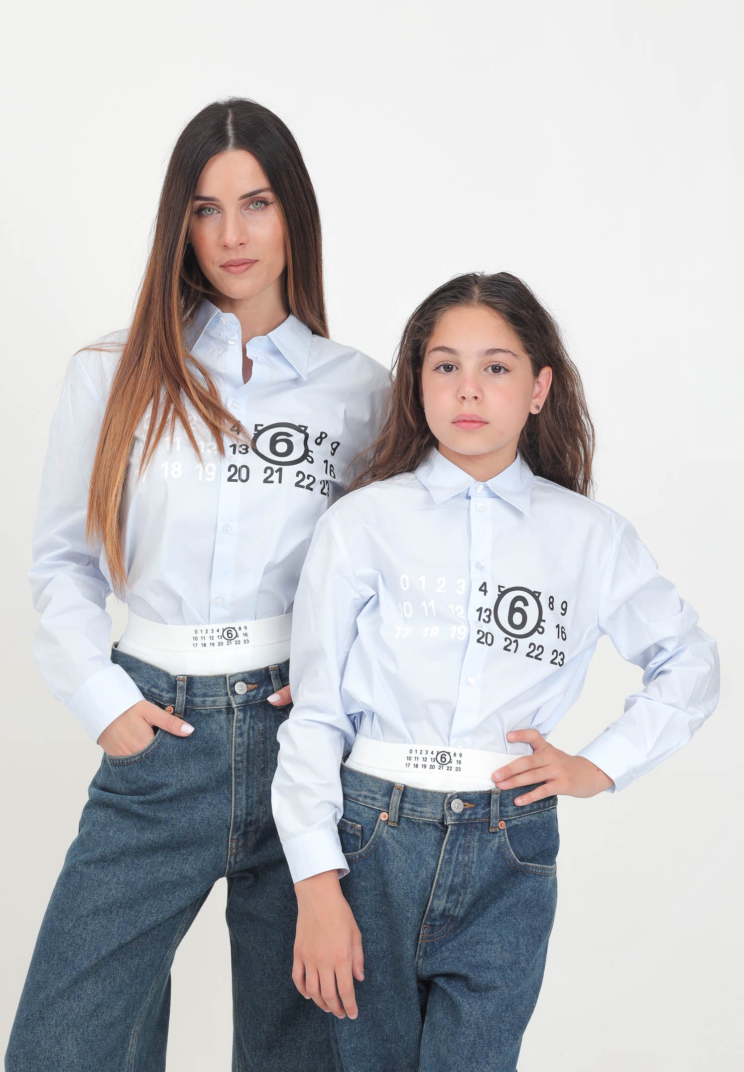 Camicia casual azzurra per donna e bambina con stampa Numbers M60659MM014 M6806 MAISON MARGIELA