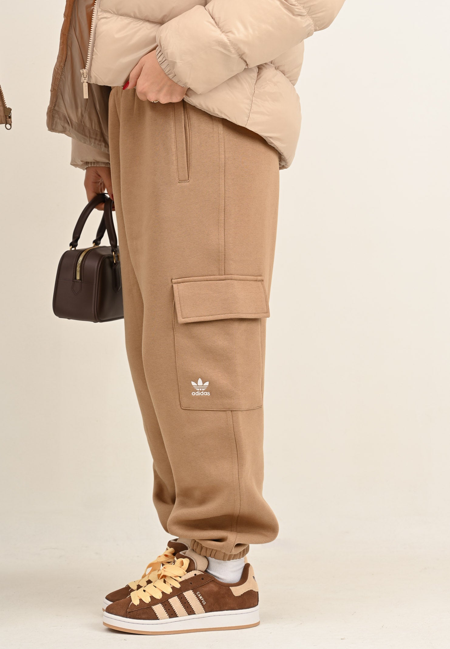 ADIDAS ORIGINALS Pantalone sportivo Essentials Fleece Cargo beige da donna JX7741 . ADIDAS ORIGINALS