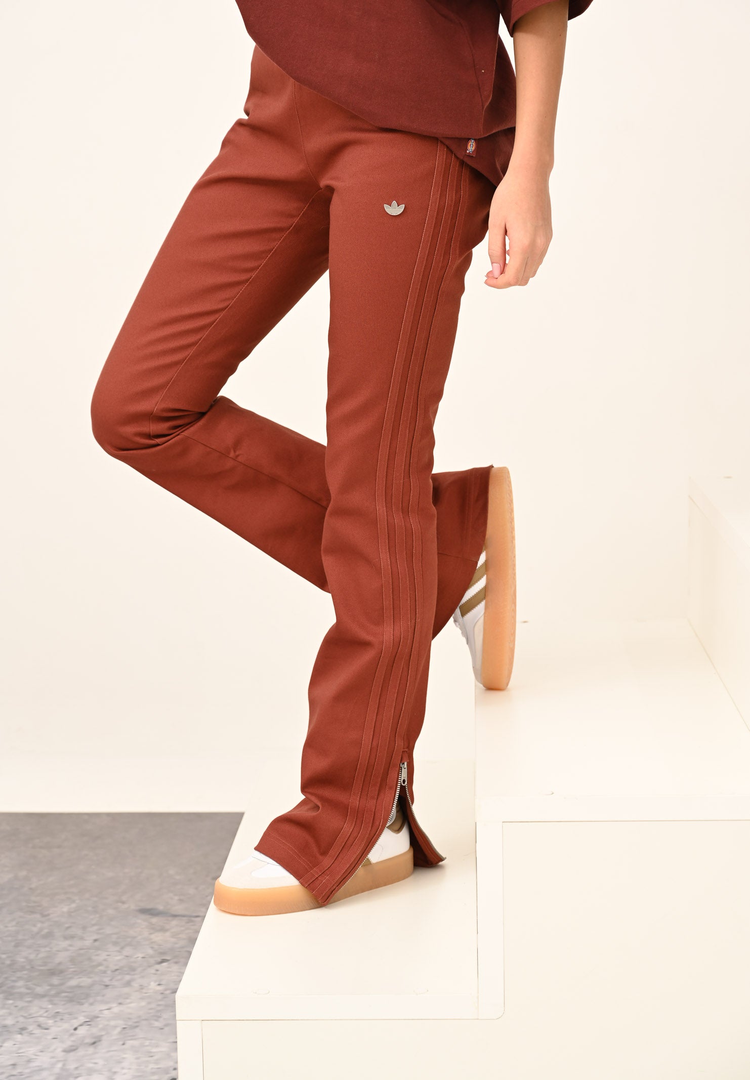 ADIDAS ORIGINALS Pantalone Premium Essentials color terracotta da donna JY2919 . ADIDAS ORIGINALS