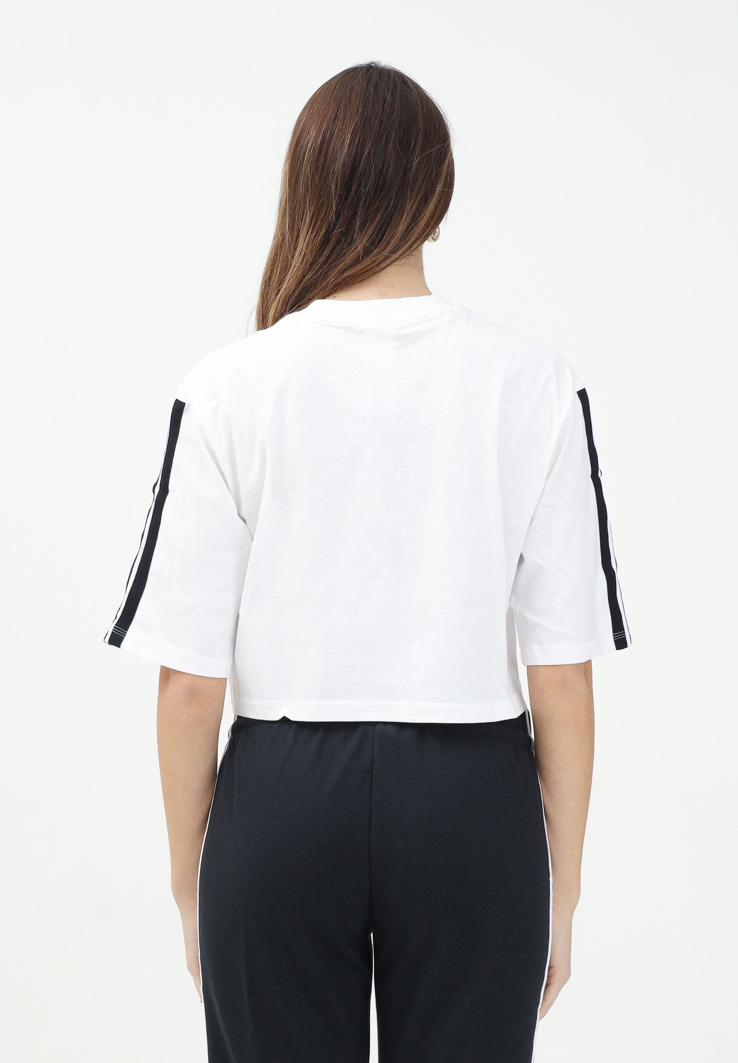 ADIDAS PERFORMANCE T-shirt a manica corta Essentials 3-Stripes Cotton Loose bianca da donna JD4999 . ADIDAS PERFORMANCE