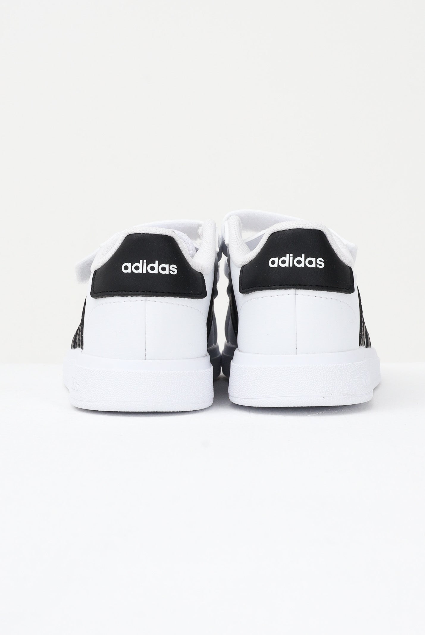 ADIDAS PERFORMANCE Sneakers Grand Court Lifestyle Hook and Loop bianche e nere da neonato GW6527 . ADIDAS PERFORMANCE