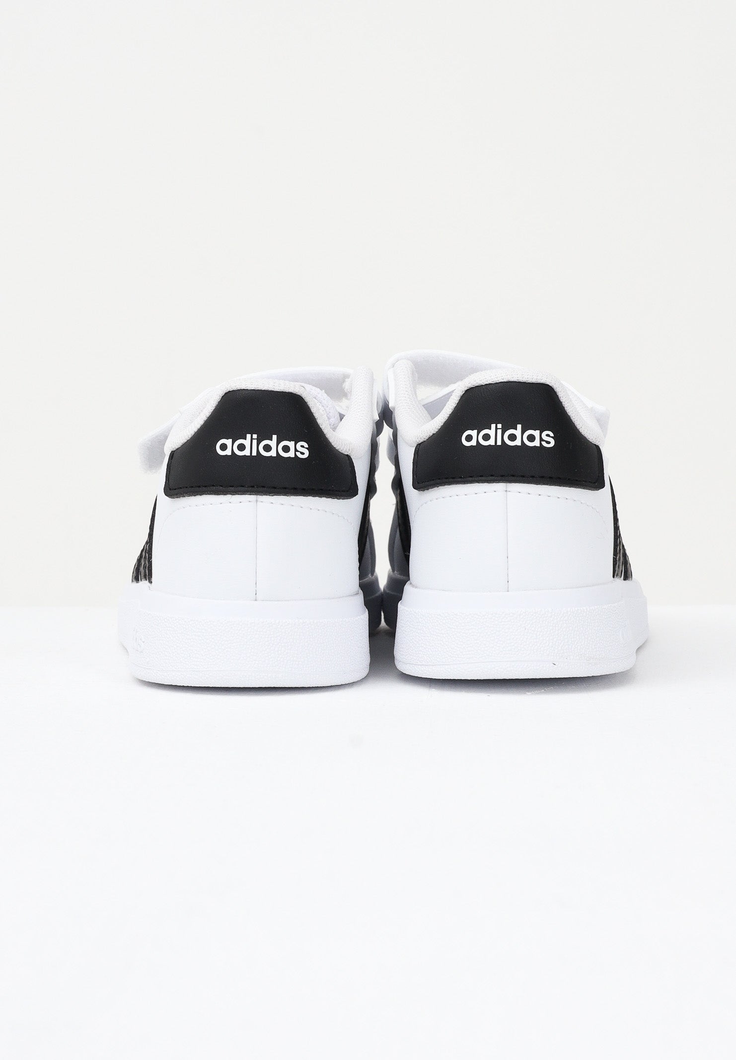 ADIDAS PERFORMANCE Sneakers Grand Court Lifestyle Hook and Loop bianche e nere da neonato GW6527 . ADIDAS PERFORMANCE