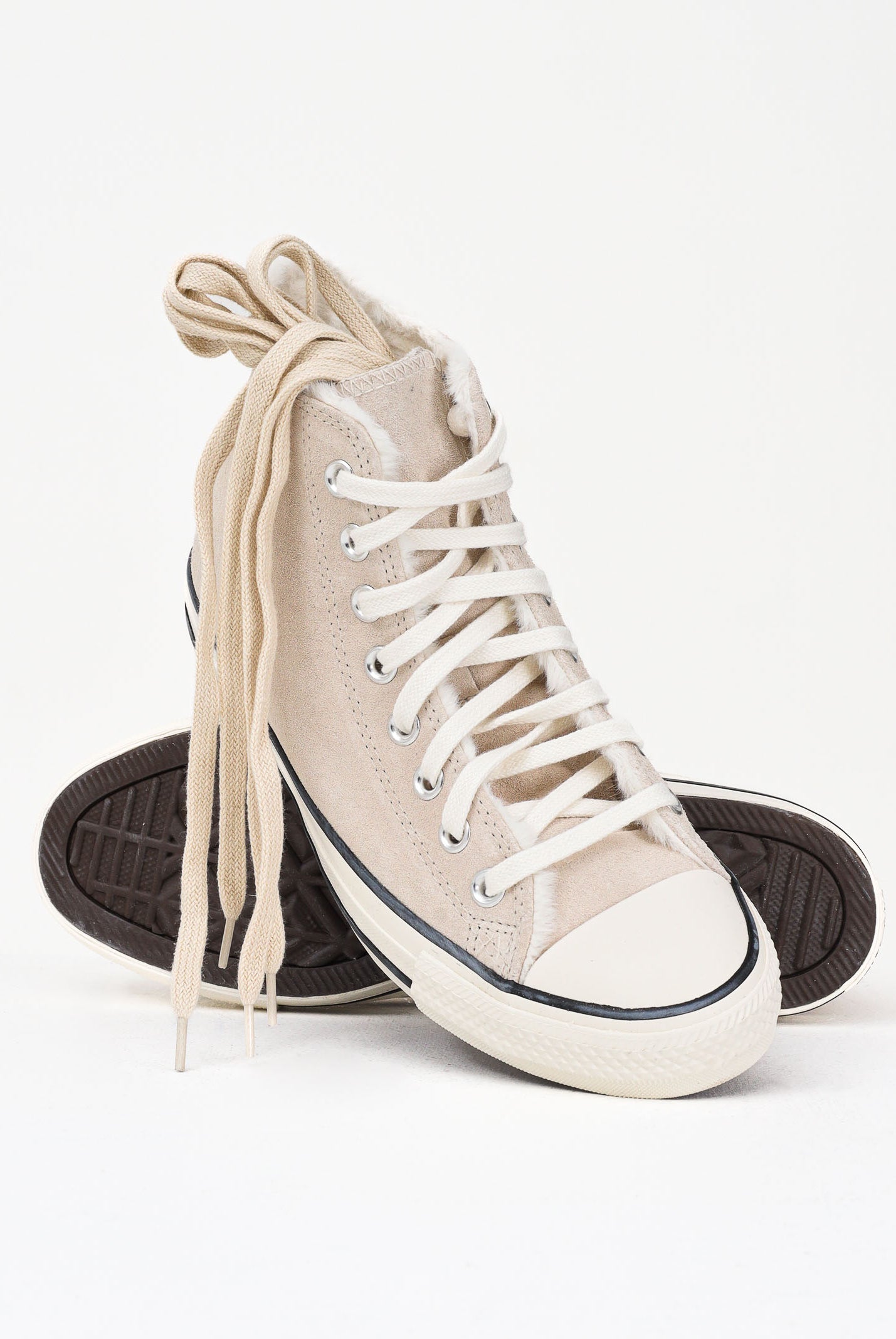 CONVERSE Sneakers Chuck Taylor All Star Cozy Suede beige per uomo e donna A17975C . CONVERSE