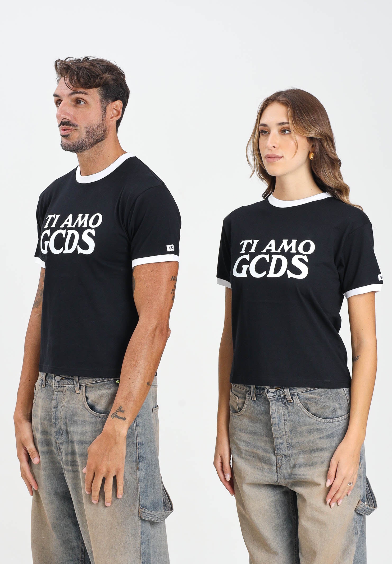 GCDS T-shirt a manica corta nera per uomo e donna con stampa Ti Amo GCDS A2OM2308JG4 99 GCDS