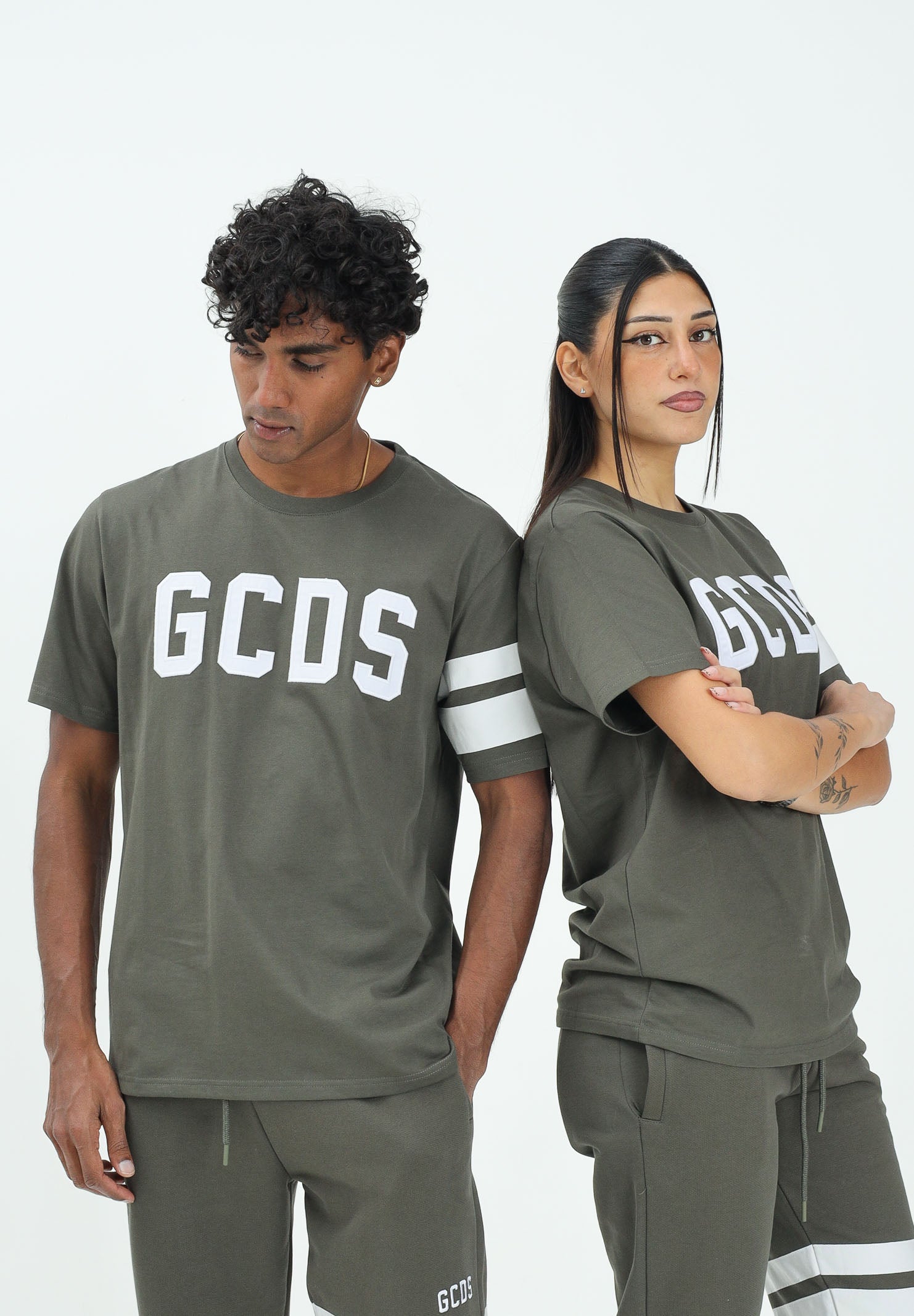 GCDS T-shirt a manica corta verde militare per uomo e donna con logo GCDS B1XM2315JI9 88 GCDS
