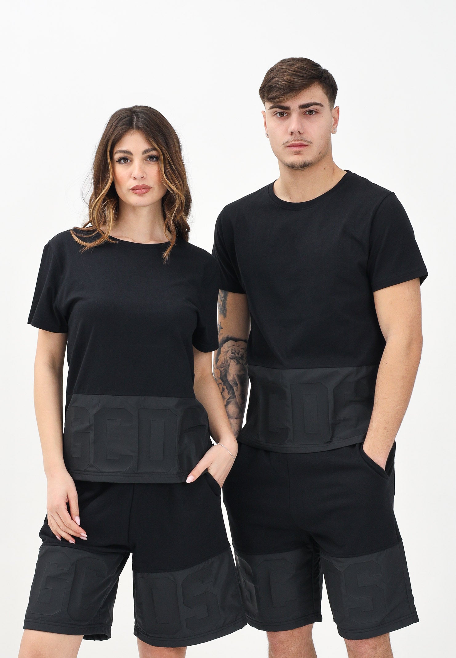 GCDS T-shirt a manica corta nera per uomo e donna con stampa logo B1XM2316JG8 99 GCDS