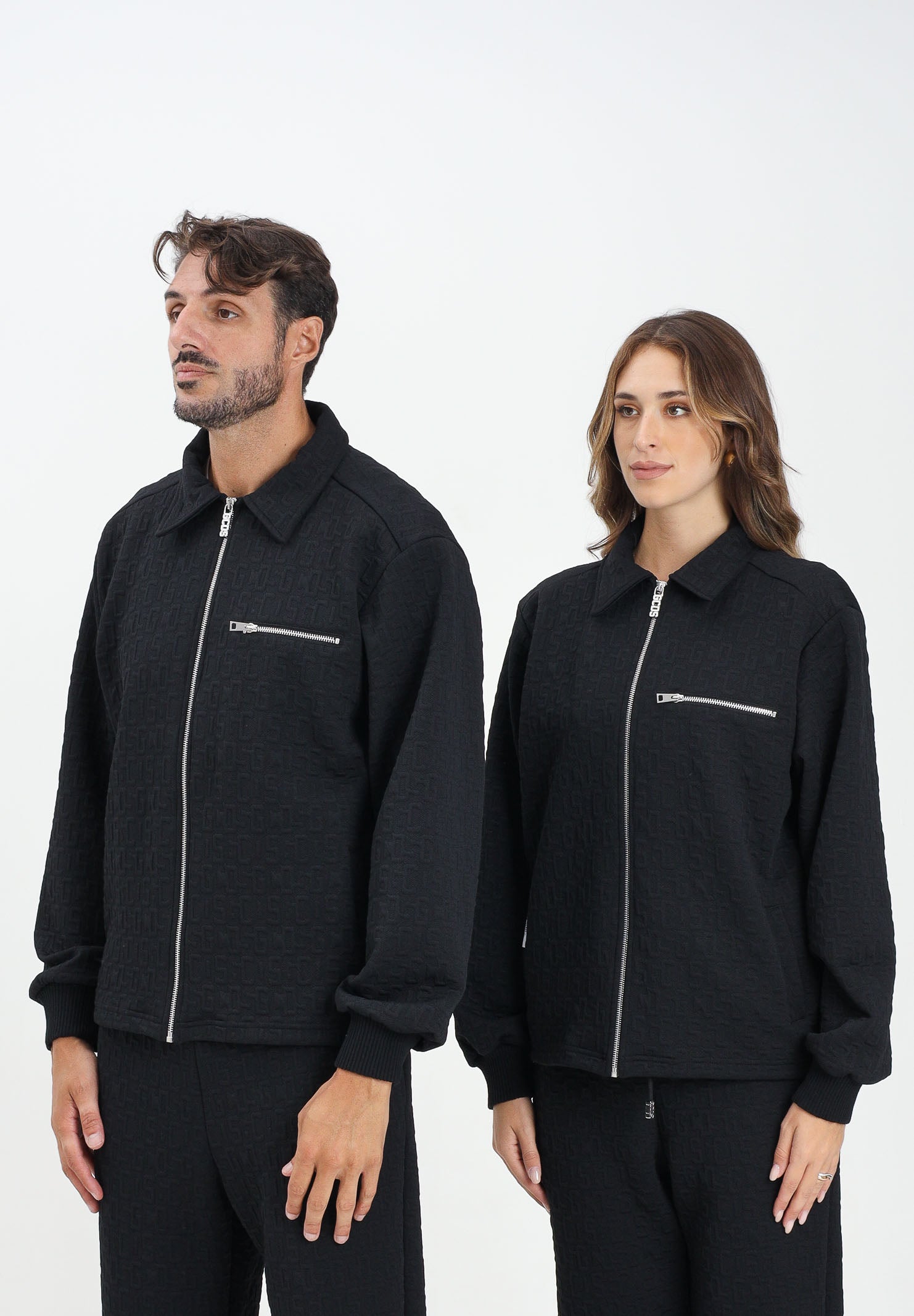 GCDS Felpa con zip nera per uomo e donna caratterizzata da lavorazione monogram B2CM0500TQ6 99 GCDS