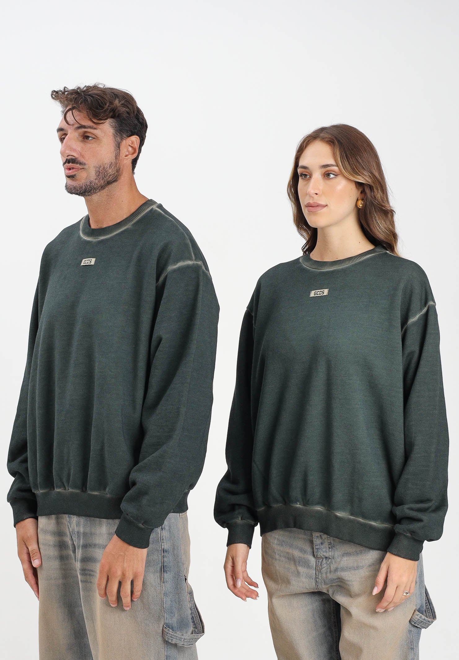 GCDS Felpa girocollo verde per uomo e donna con effetto washed B2CM1511JE8 82 GCDS