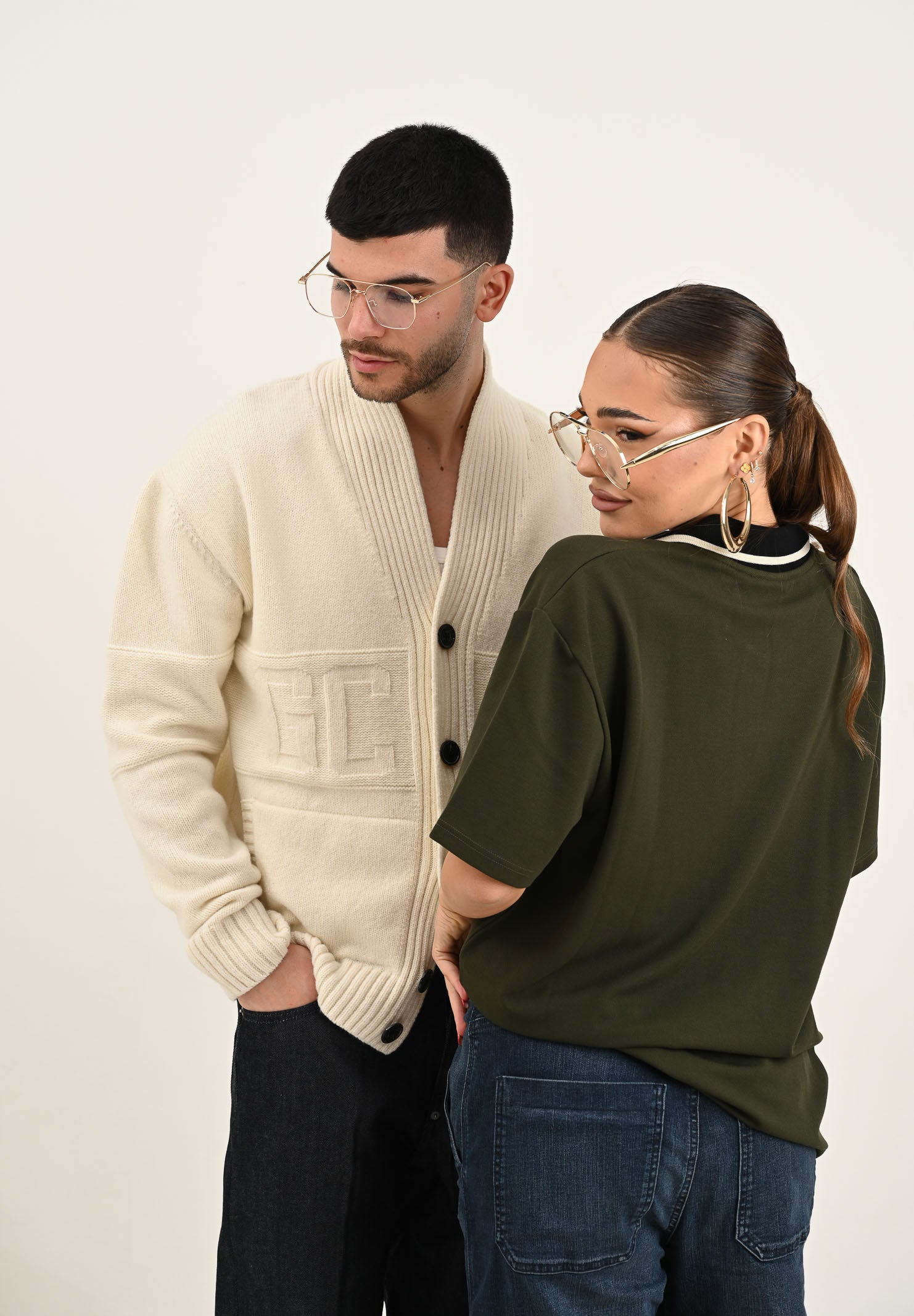 GCDS Cardigan panna per uomo e donna con logo B2CM1804KI8 15 GCDS