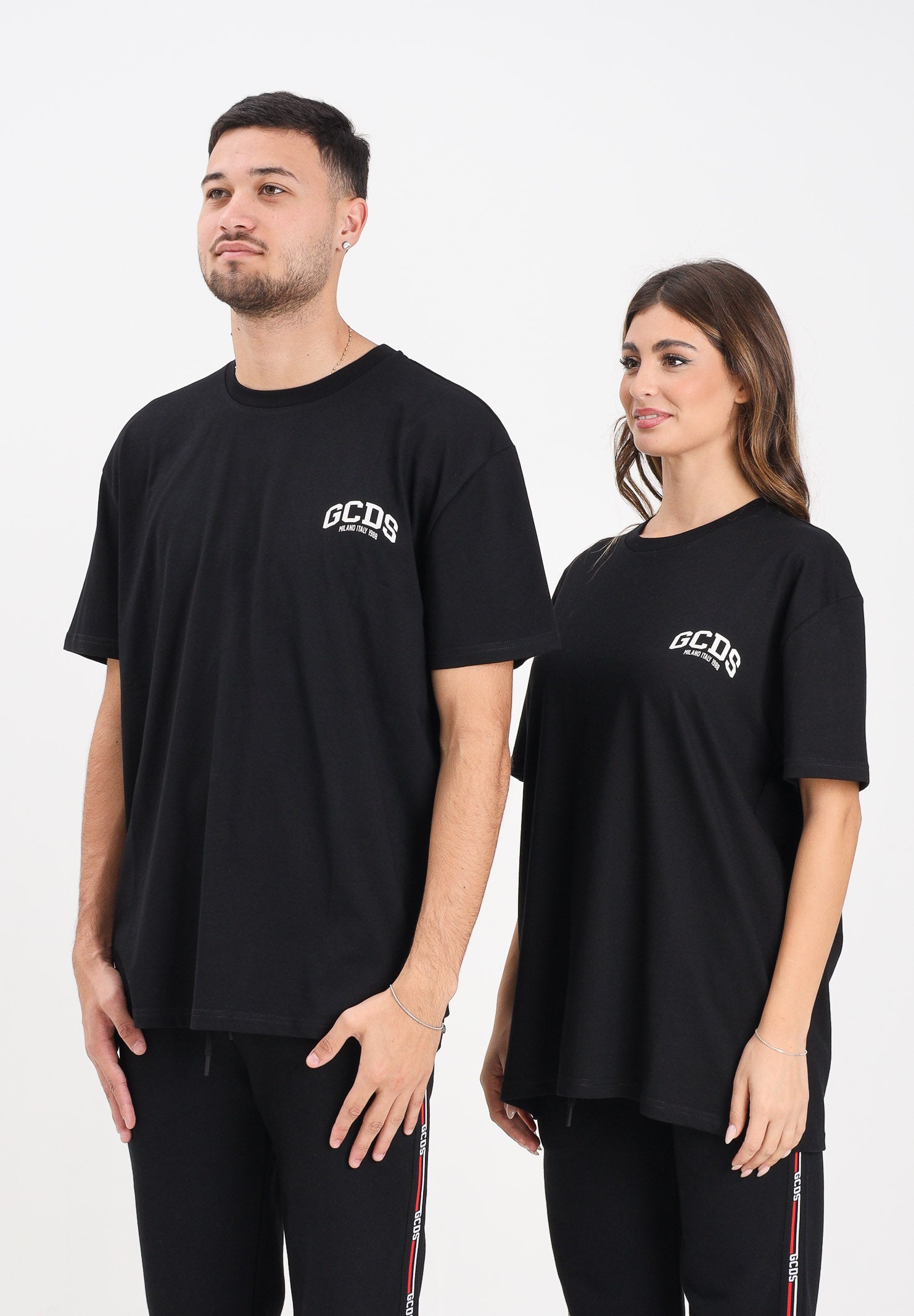 GCDS T-shirt a manica corta nera per uomo e donna con stampa logo B2EM2305JJ4 99 GCDS