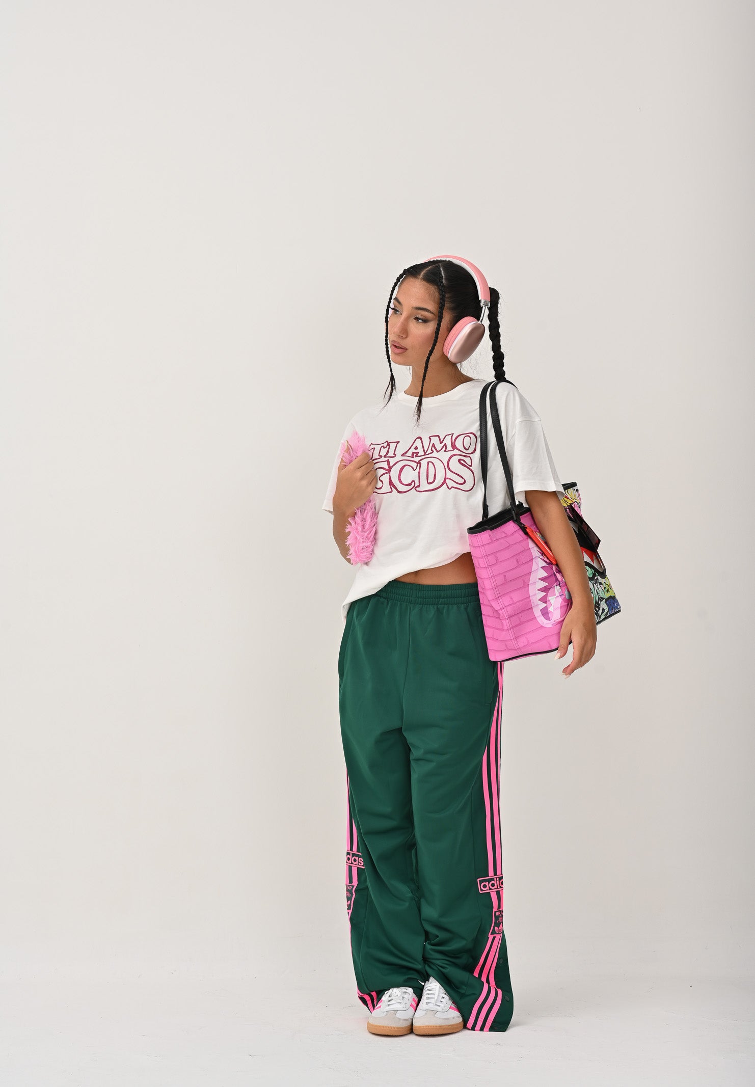 GCDS T-shirt a manica corta bianca per donna e bambina con stampa glitterata TI AMO GCDS B2JW2335BA3 15 GCDS