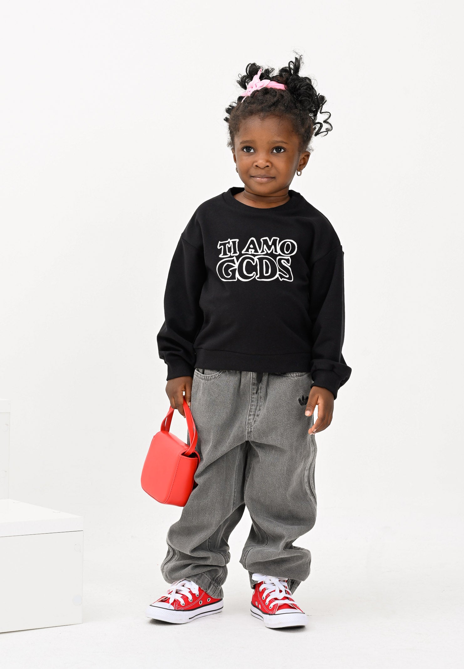 GCDS Felpa girocollo nera da bambina con stampa TI AMO GCDS B2KW1532BA5 99 GCDS