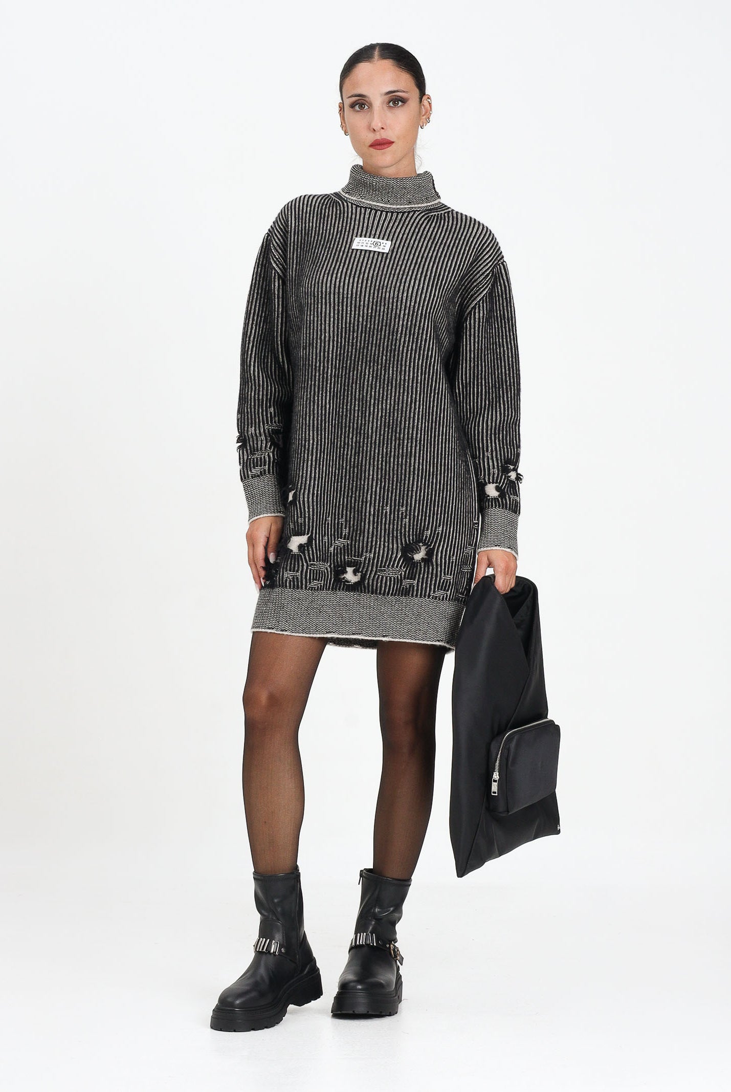 MAISON MARGIELA Abito corto nero per donna e bambina con sottili righe e patch logo M60847MM06K M6C39 MAISON MARGIELA
