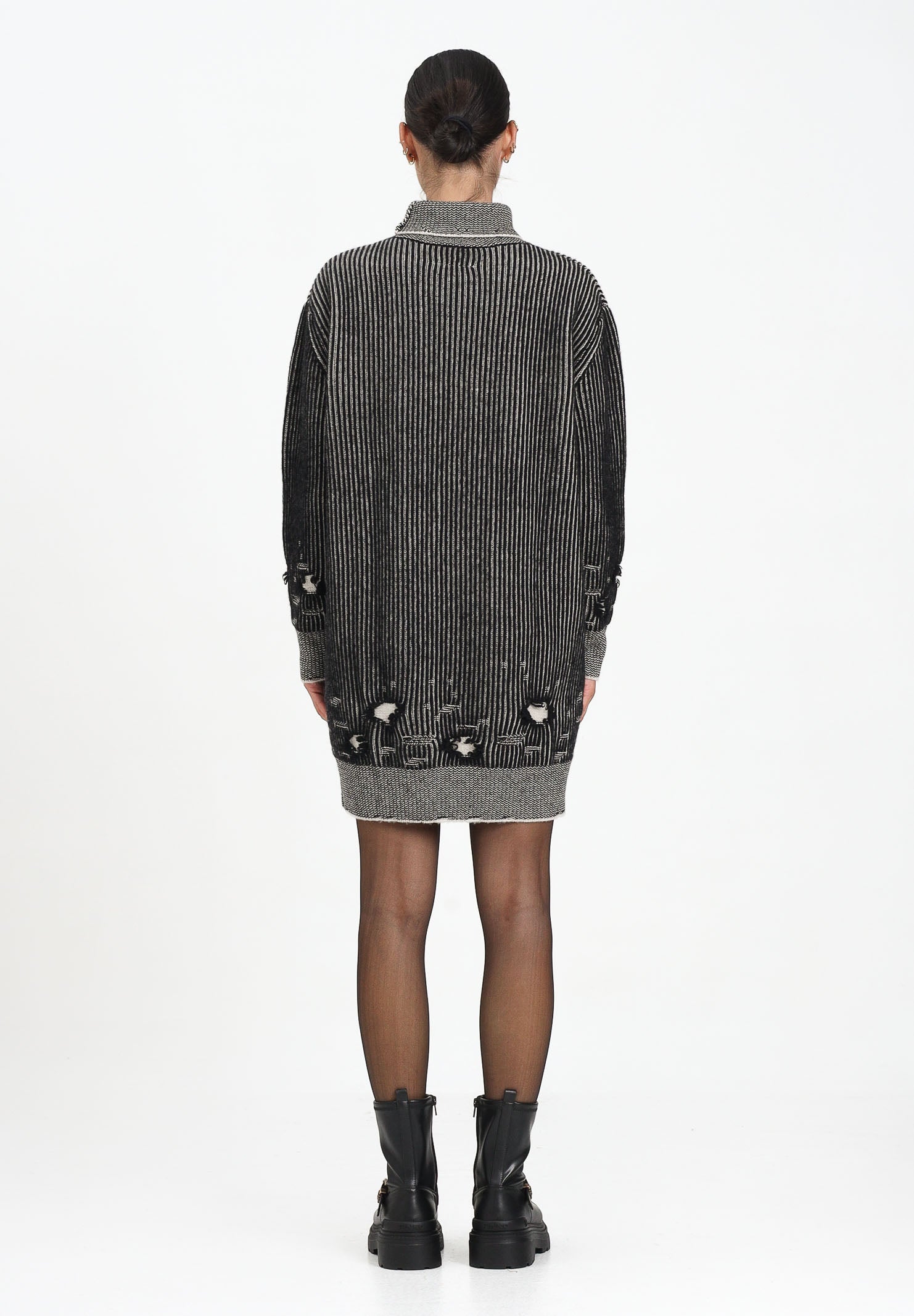 MAISON MARGIELA Abito corto nero per donna e bambina con sottili righe e patch logo M60847MM06K M6C39 MAISON MARGIELA