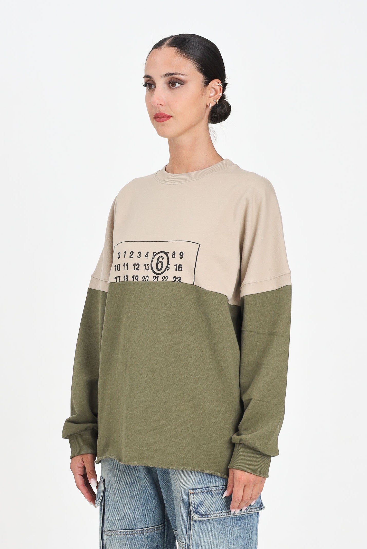MAISON MARGIELA Felpa girocollo beige e verde per donna, ragazzi e bambini caratterizzata da una costruzione re-cut M60870MM04H M6C38 MAISON MARGIELA