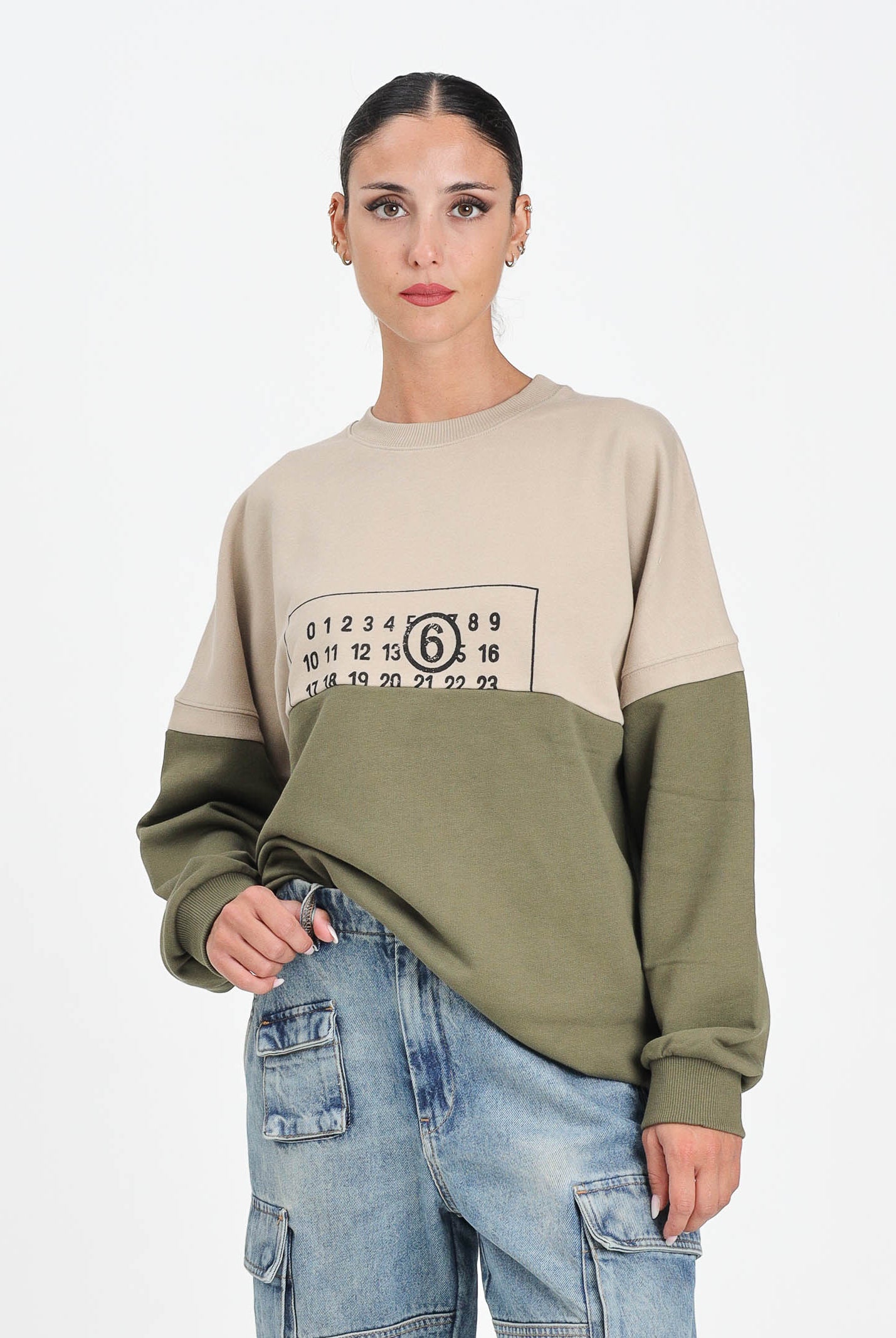 MAISON MARGIELA Felpa girocollo beige e verde per donna, ragazzi e bambini caratterizzata da una costruzione re-cut M60870MM04H M6C38 MAISON MARGIELA