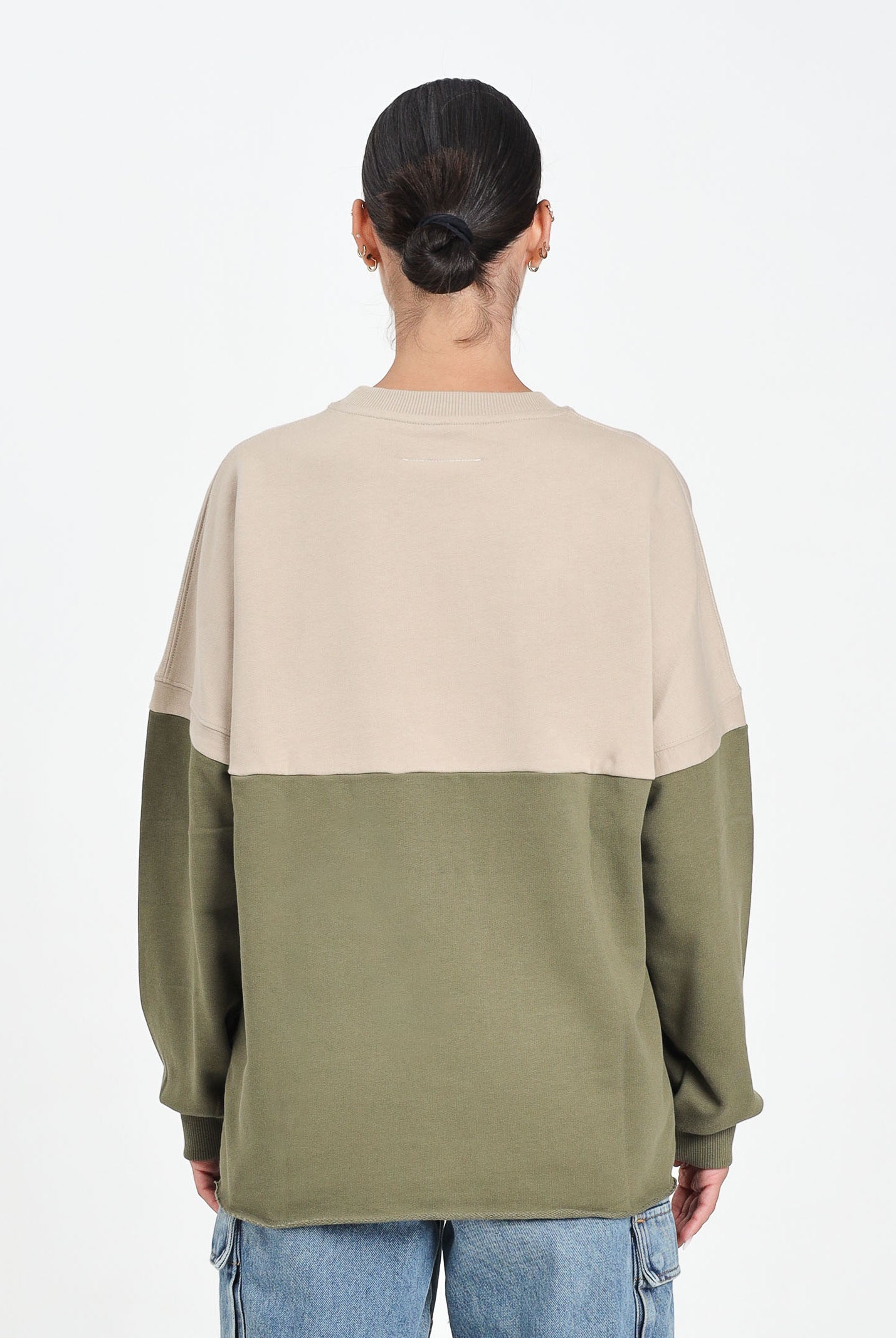 MAISON MARGIELA Felpa girocollo beige e verde per donna, ragazzi e bambini caratterizzata da una costruzione re-cut M60870MM04H M6C38 MAISON MARGIELA