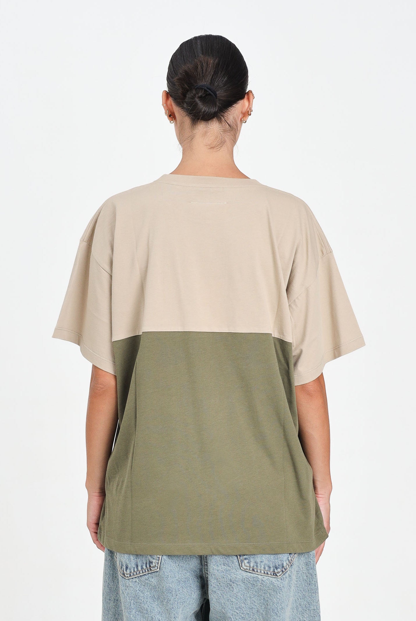 MAISON MARGIELA T-shirt a manica corta beige e verde per donna, ragazzi e bambini caratterizzata da una costruzione re-cut M60876MM04I M6C38 MAISON MARGIELA