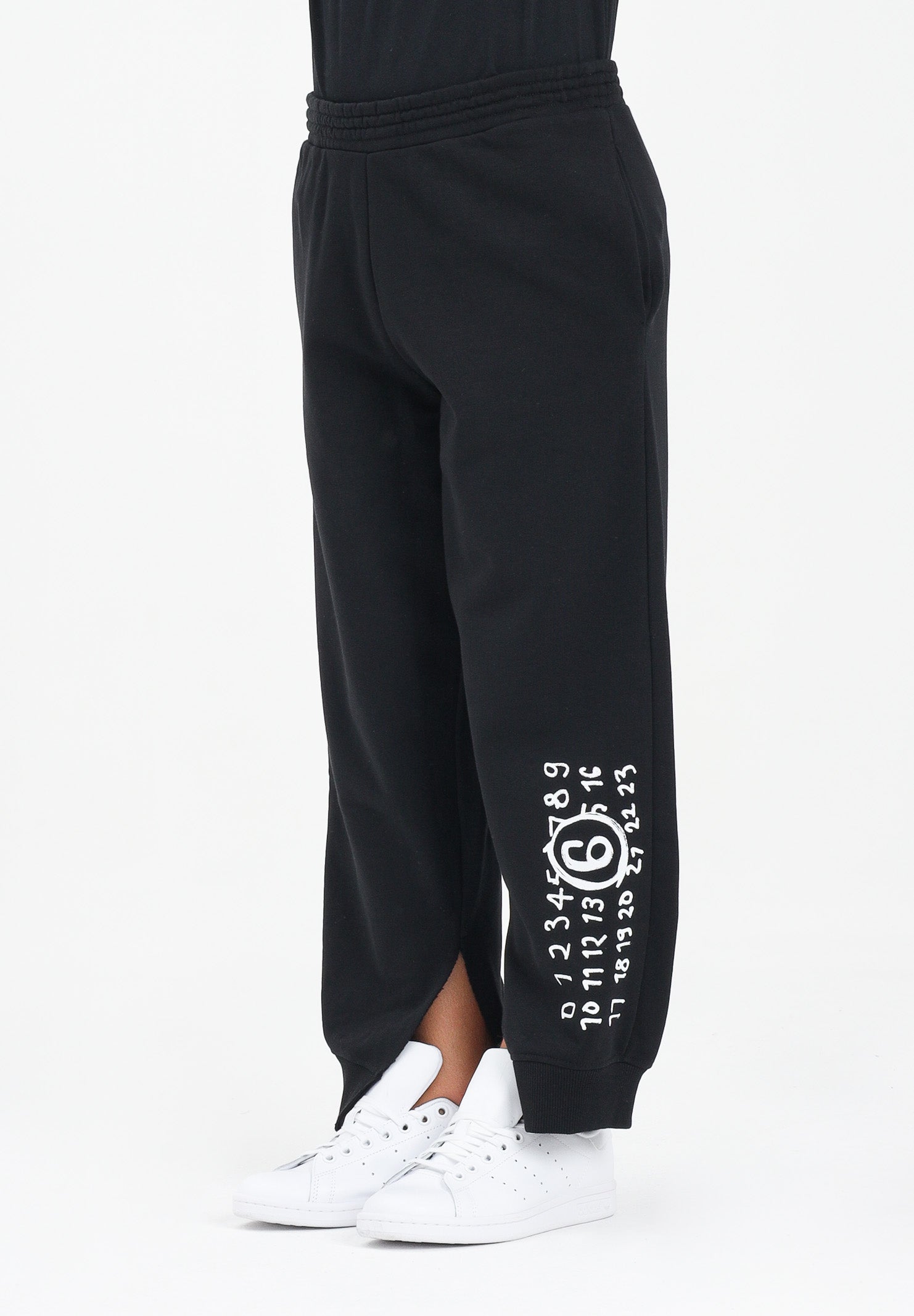 MAISON MARGIELA Pantalone sportivo nero per donna, ragazzi e bambini con spacchetti interni alla caviglia M60895MM02X M6900 MAISON MARGIELA