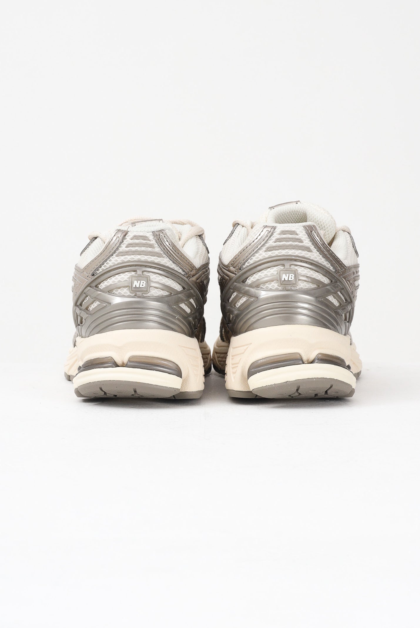 NEW BALANCE Sneakers 1906R panna e argento per uomo e donna U1906RCN . NEW BALANCE