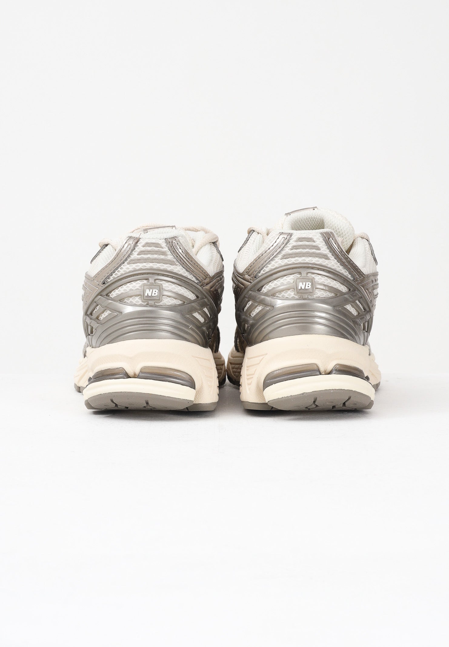 NEW BALANCE Sneakers 1906R panna e argento per uomo e donna U1906RCN . NEW BALANCE