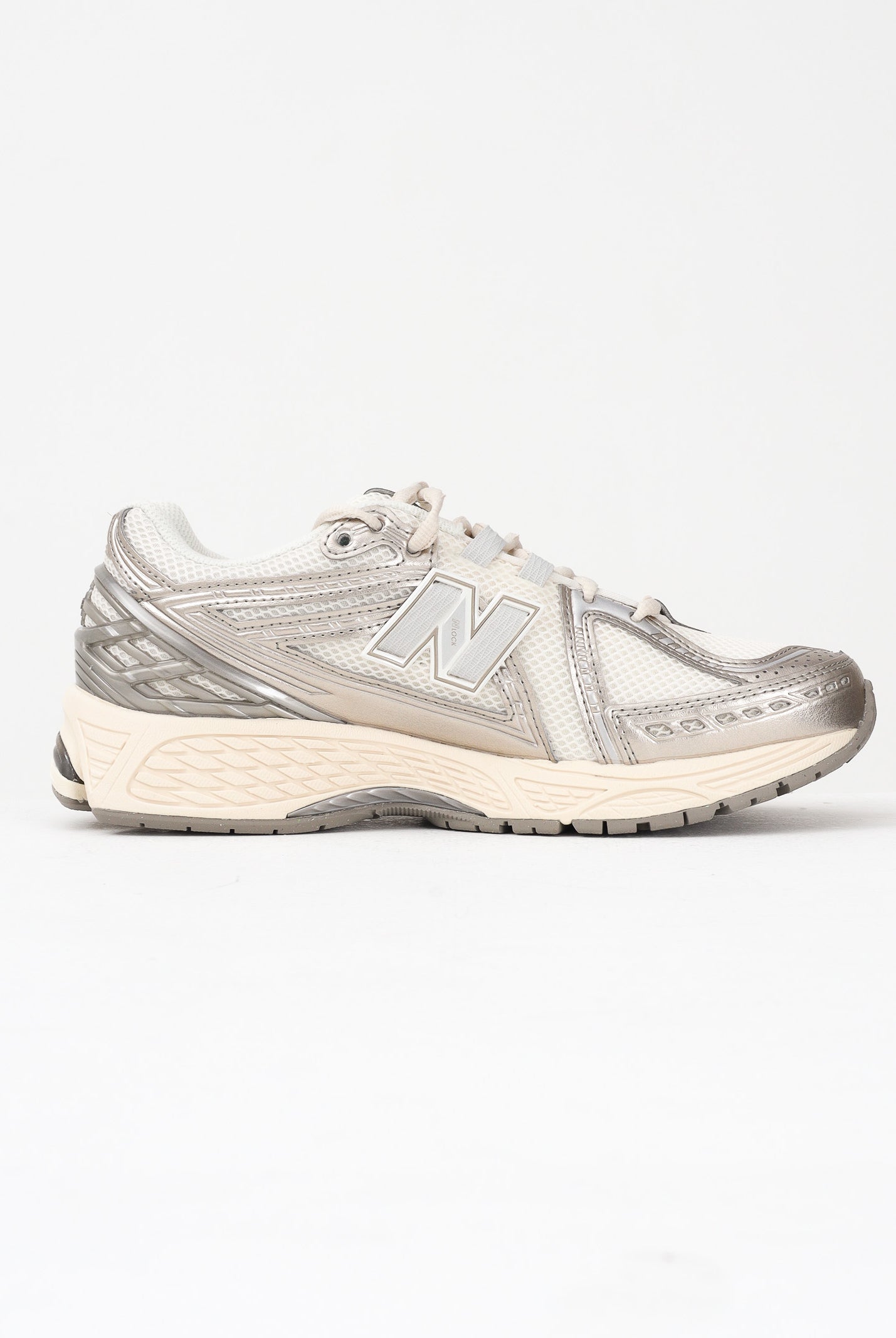 NEW BALANCE Sneakers 1906R panna e argento per uomo e donna U1906RCN . NEW BALANCE