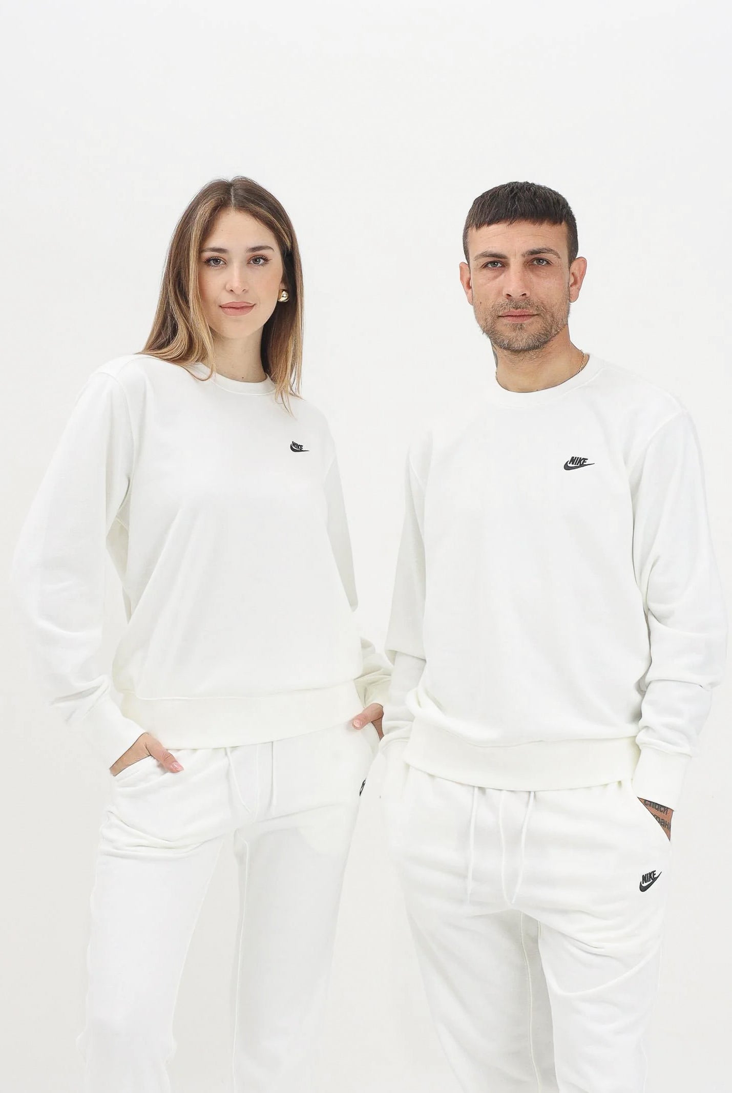 NIKE Felpa girocollo Nike Club bianca per uomo e donna FN3888 133 NIKE