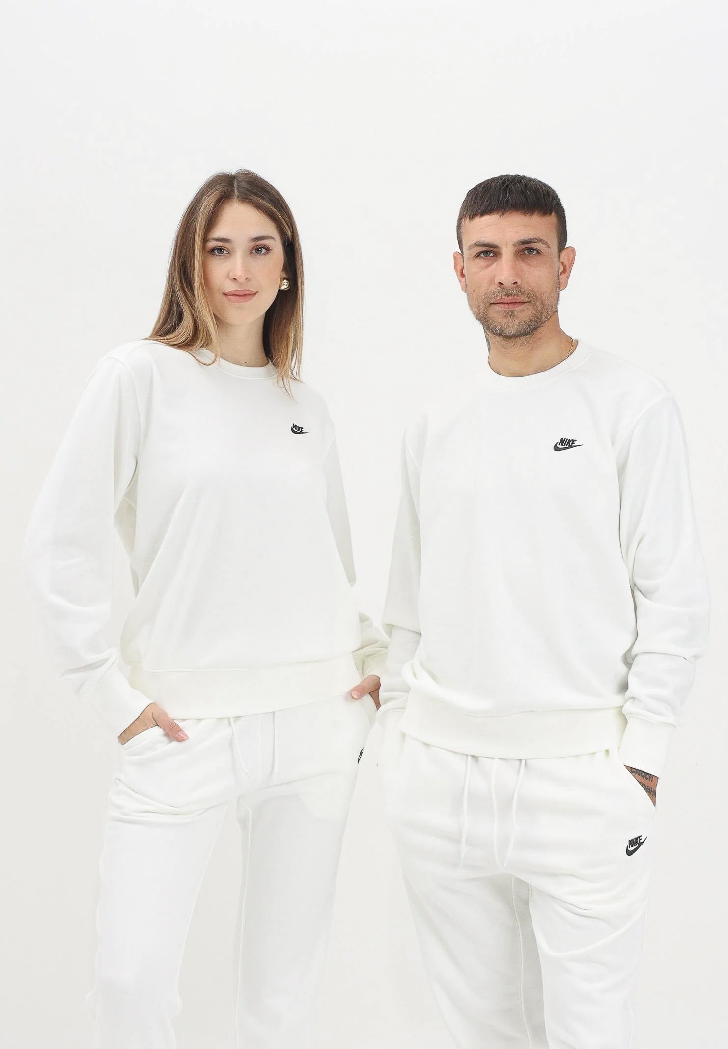 NIKE Felpa girocollo Nike Club bianca per uomo e donna FN3888 133 NIKE