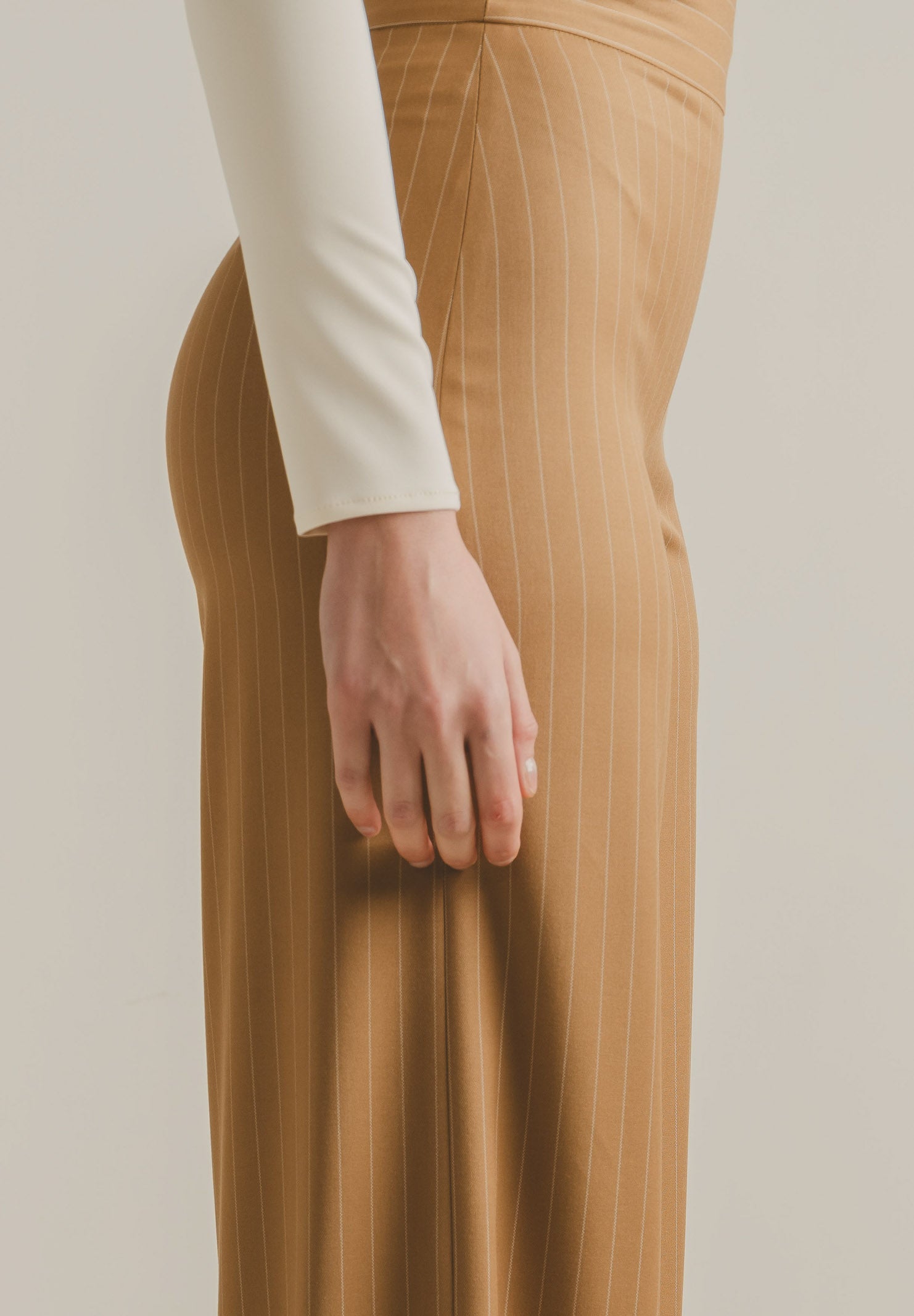 SANTAS Pantalone elegante POUVOIR color miele da donna con micro gessatura PV2626 MI SANTAS
