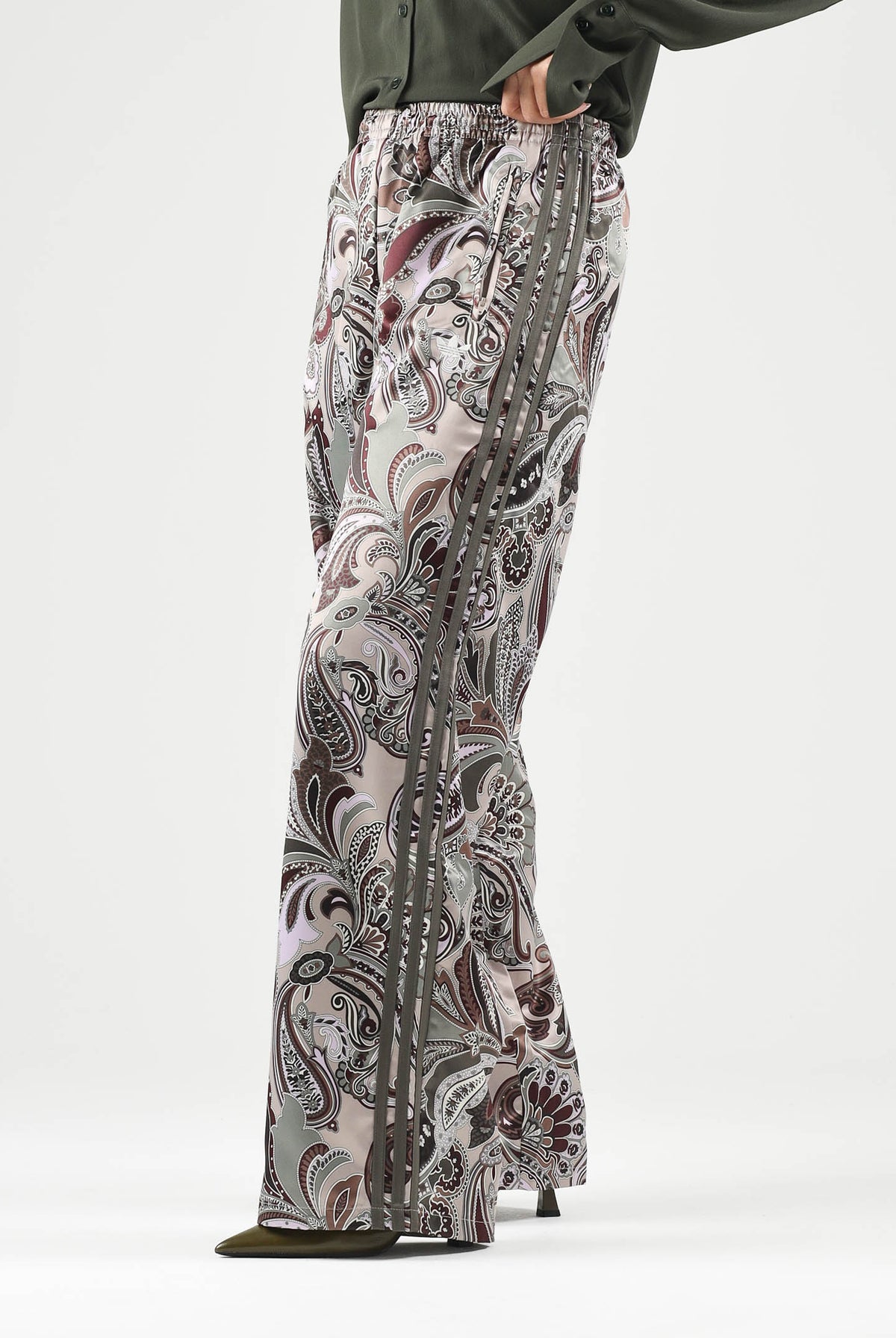ADIDAS ORIGINALS Pantaloni LIBERTY LONDON multicolore da donna con fantasia grafica all-over e bande laterali a contrasto. HY5000 . ADIDAS ORIGINALS