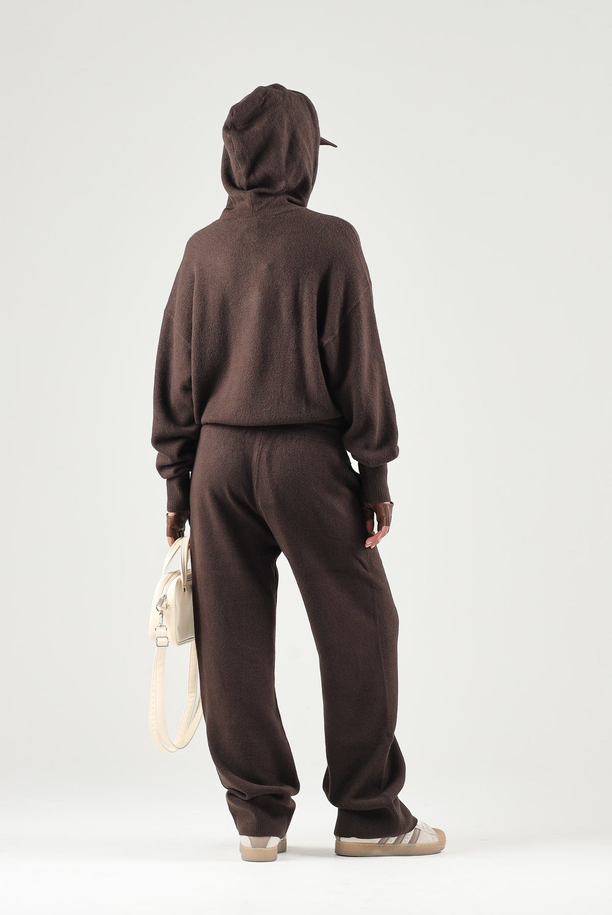 ADIDAS ORIGINALS Pantaloni auco-marroni da donna con vita regolabile e gamba dritta. IA4437 . ADIDAS ORIGINALS
