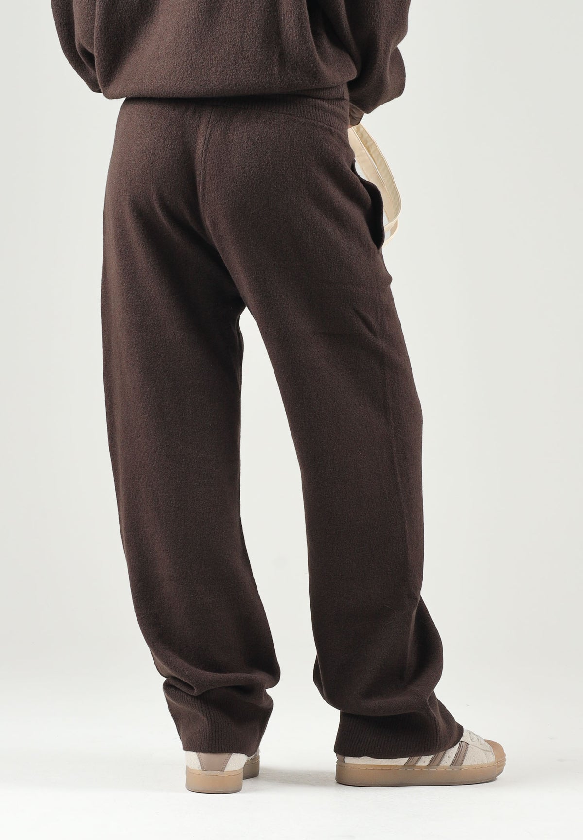 ADIDAS ORIGINALS Pantaloni auco-marroni da donna con vita regolabile e gamba dritta. IA4437 . ADIDAS ORIGINALS
