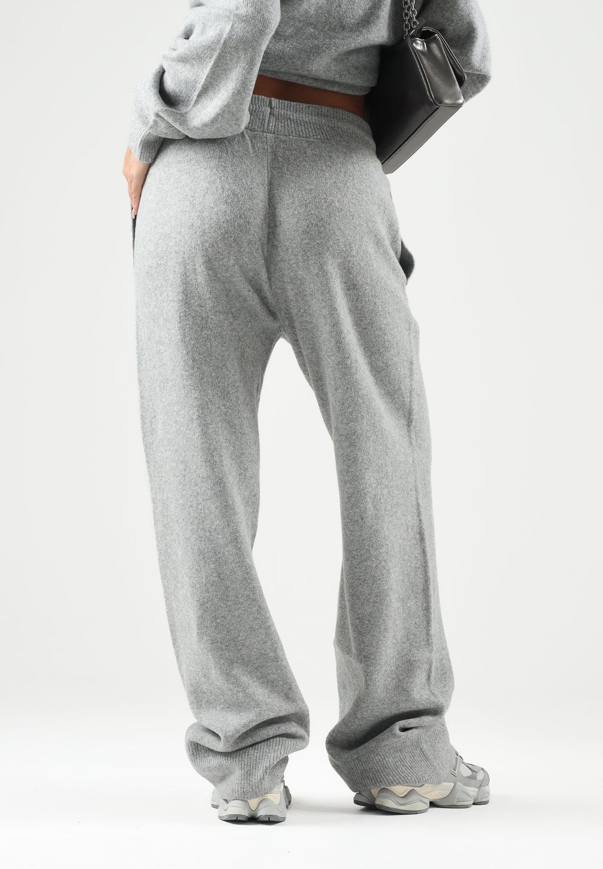 ADIDAS ORIGINALS Pantaloni ESSENTIALS KNIT grigio chiaro da donna con coulisse in vita e logo Trefoil ricamato. IA4439 . ADIDAS ORIGINALS