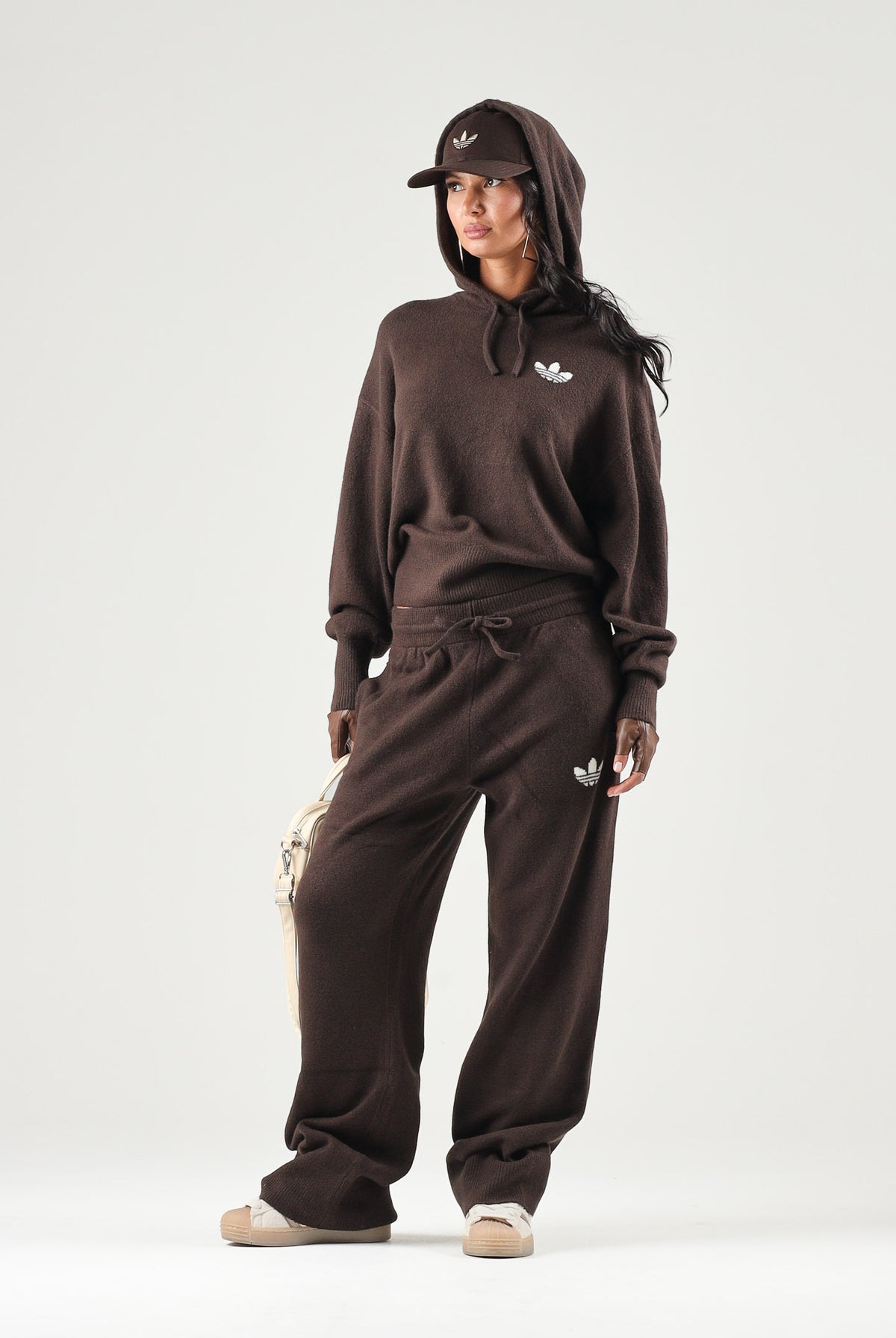ADIDAS ORIGINALS Maglione con cappuccio TREFOIL ESSENTIALS auco-marrone con tasca a marsupio frontale. IA4448 . ADIDAS ORIGINALS