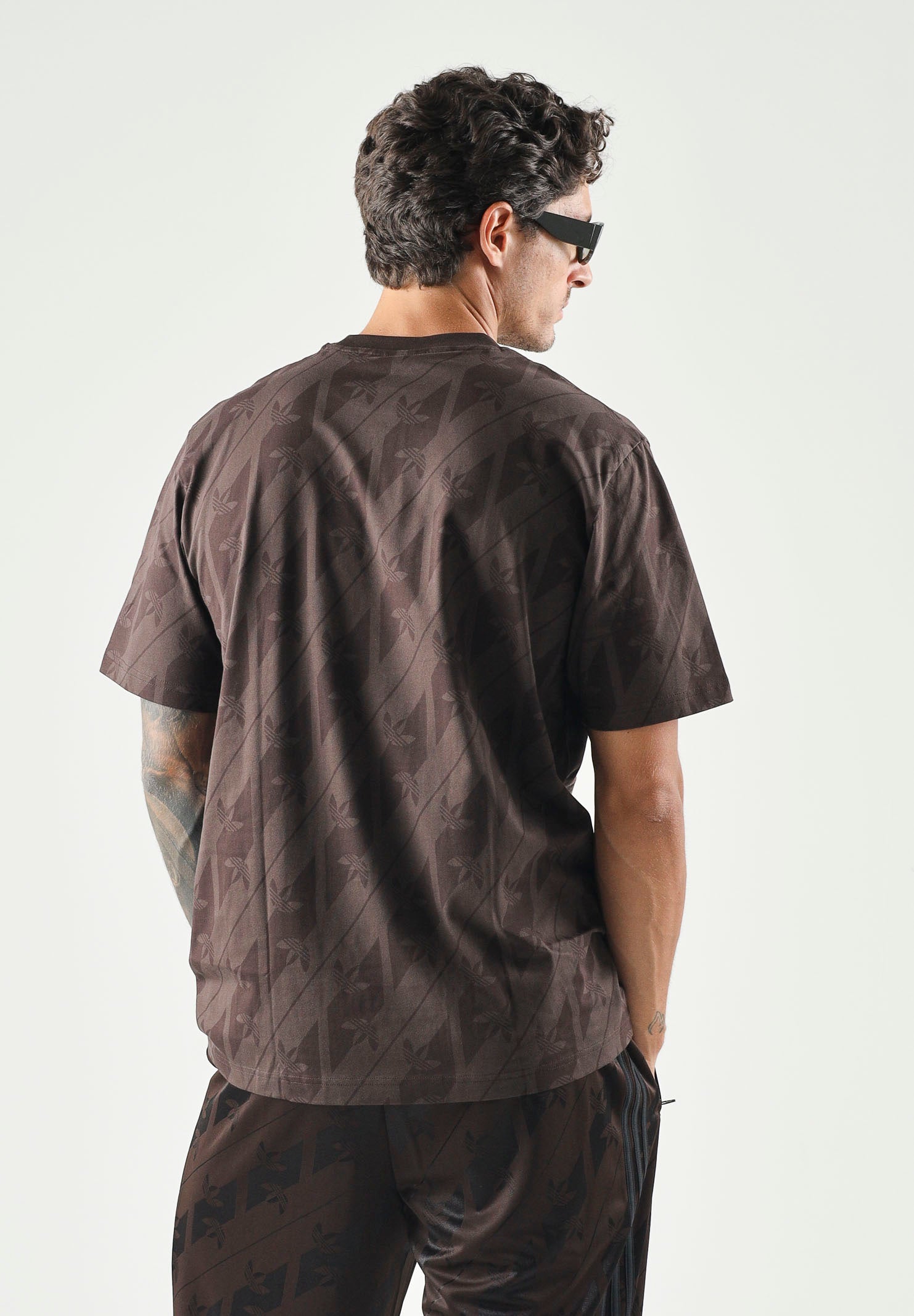 ADIDAS ORIGINALS T-shirt MONOGRAM AOP Aurora Coffee da uomo IA4531 . ADIDAS ORIGINALS