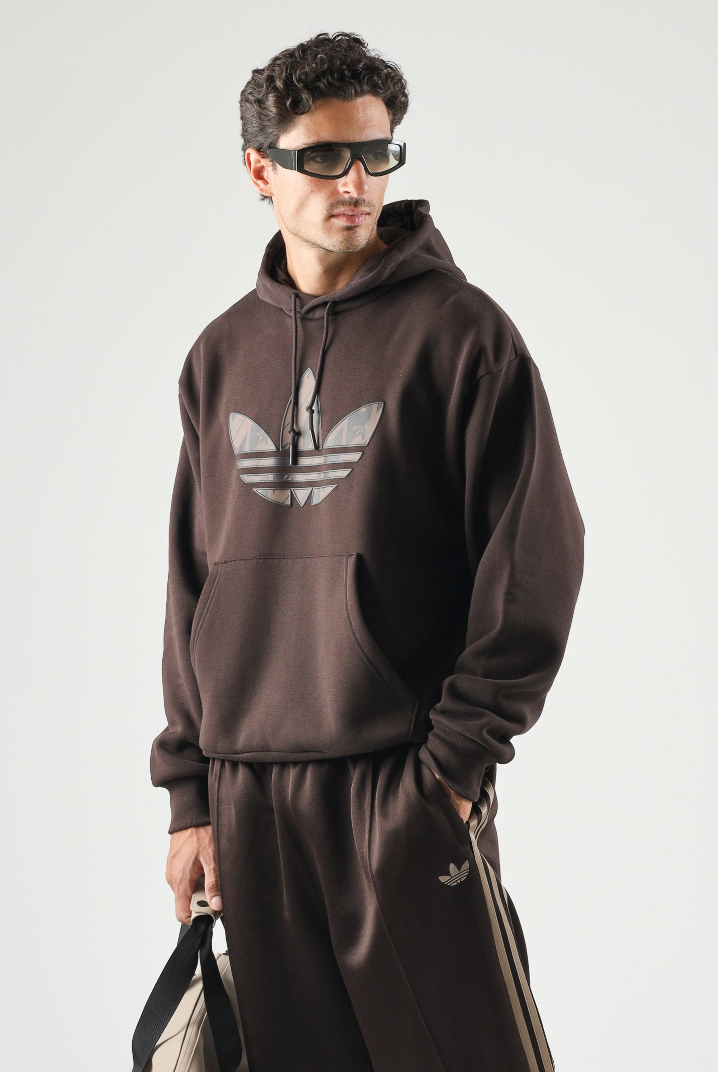 ADIDAS ORIGINALS Felpa con cappuccio MONO HOODED SWEAT Aucu marrone da uomo e donna IA4542 . ADIDAS ORIGINALS