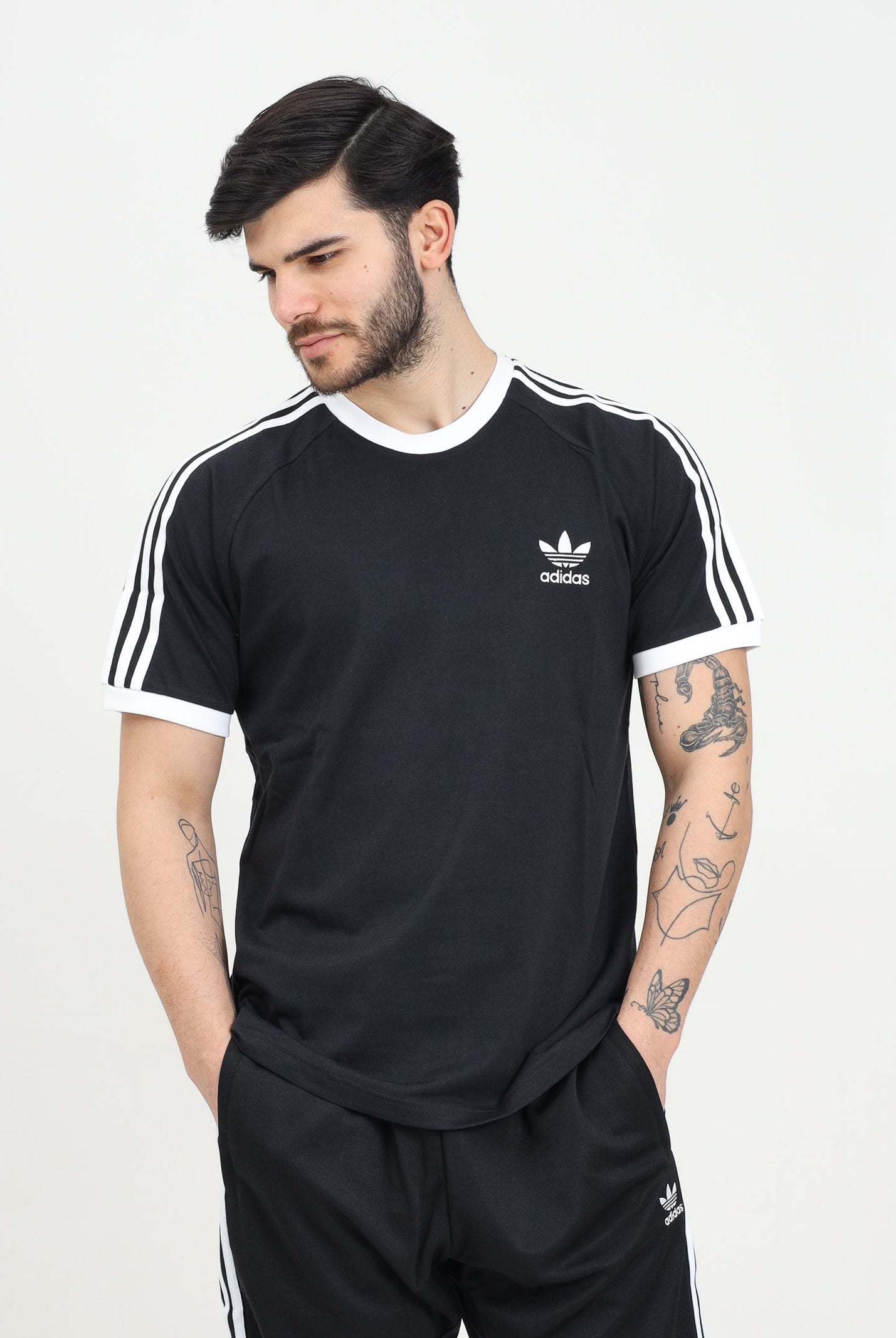 ADIDAS ORIGINALS T-shirt ADICOLOR CLASSIC nera da uomo, 3-Stripes IA4845 . ADIDAS ORIGINALS