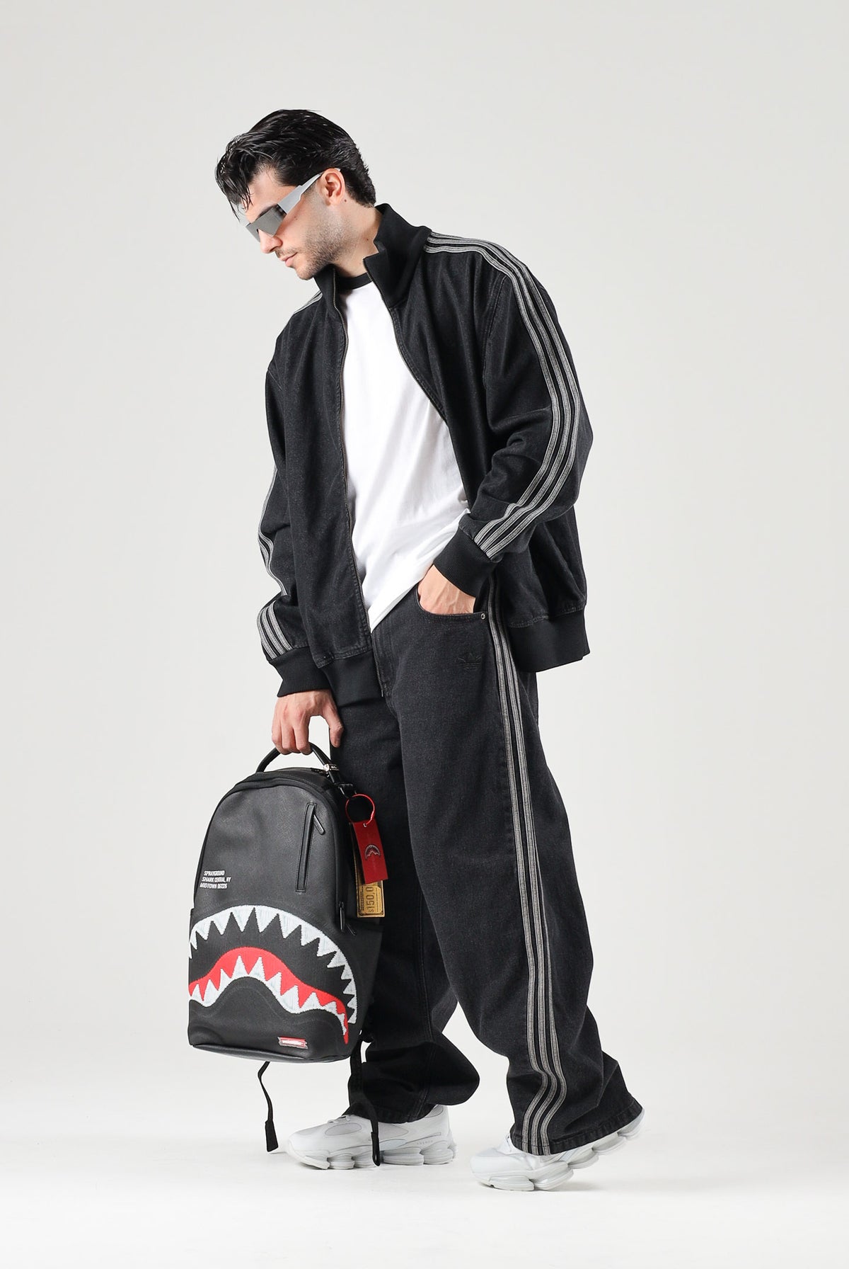 ADIDAS ORIGINALS Jeans CLASSIC STREET RELAXED denim nero per uomo e donna IB6947 . ADIDAS ORIGINALS