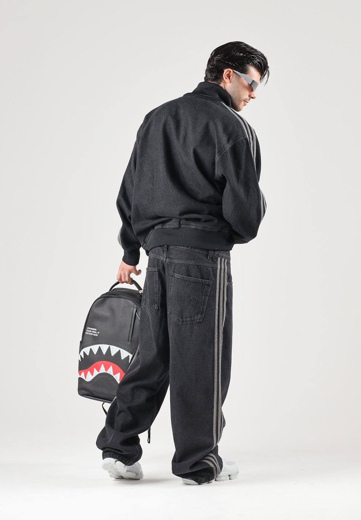ADIDAS ORIGINALS Jeans CLASSIC STREET RELAXED denim nero per uomo e donna IB6947 . ADIDAS ORIGINALS