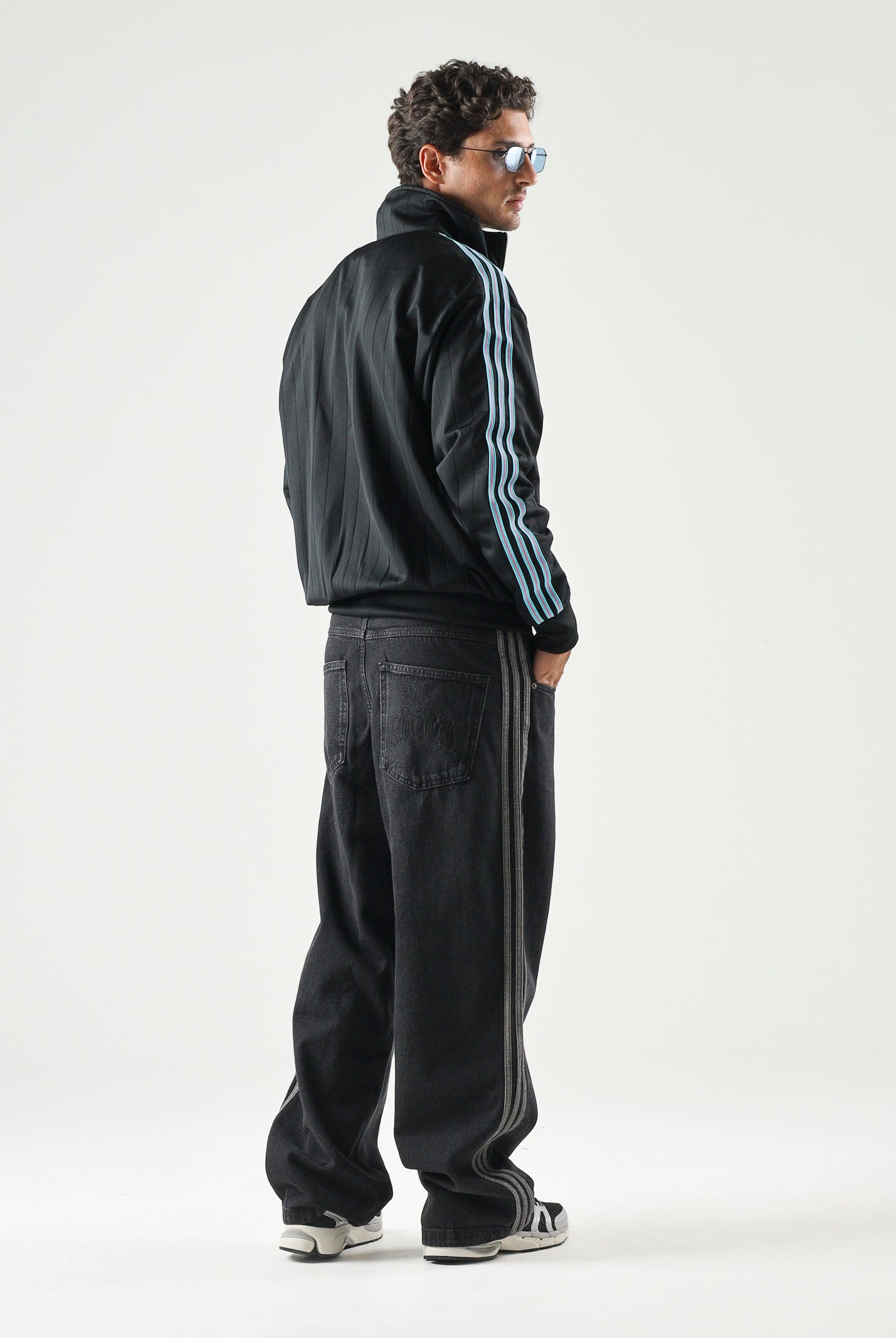 ADIDAS ORIGINALS Jeans CLASSIC STREET RELAXED da uomo IB6947 . ADIDAS ORIGINALS