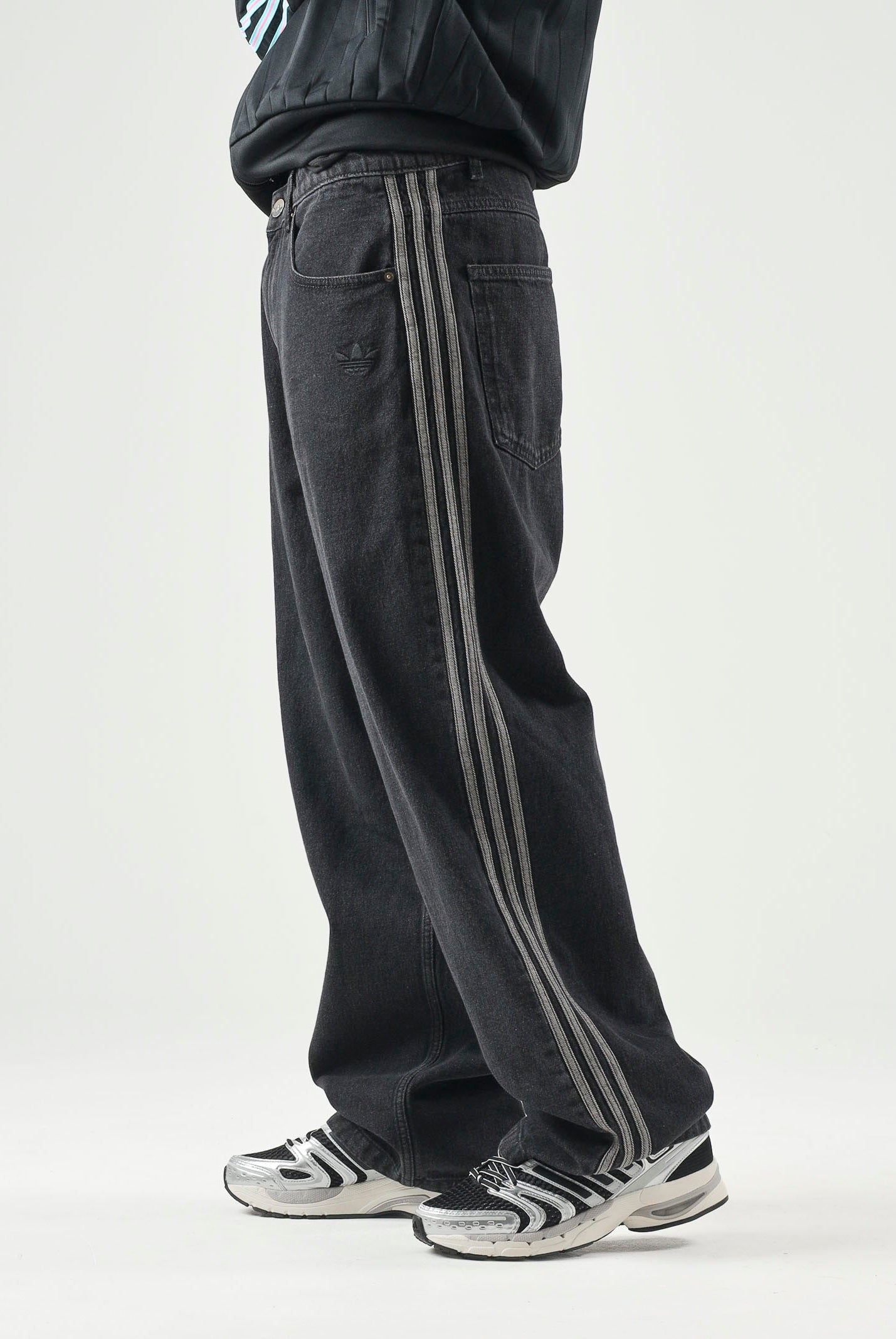 ADIDAS ORIGINALS Jeans CLASSIC STREET RELAXED da uomo e da donna IB6947 . ADIDAS ORIGINALS