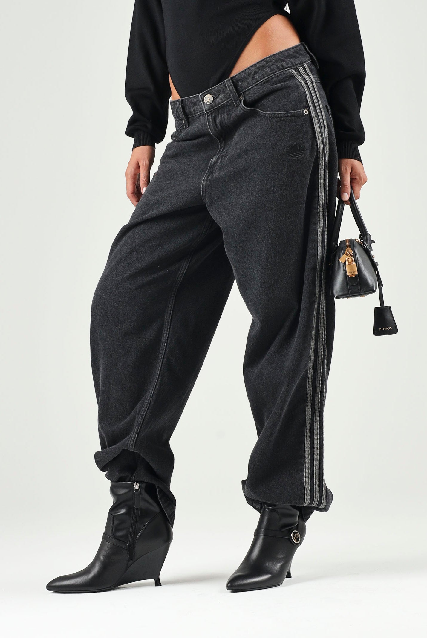 ADIDAS ORIGINALS Jeans CLASSIC STREET RELAXED da uomo e da donna IB6947 . ADIDAS ORIGINALS