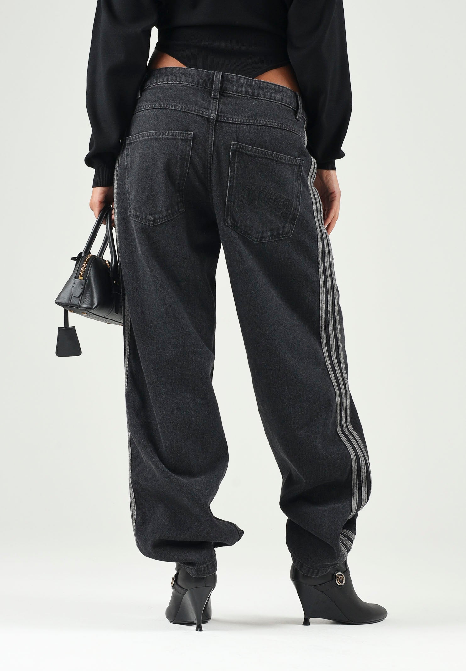 ADIDAS ORIGINALS Jeans CLASSIC STREET RELAXED da uomo e da donna IB6947 . ADIDAS ORIGINALS