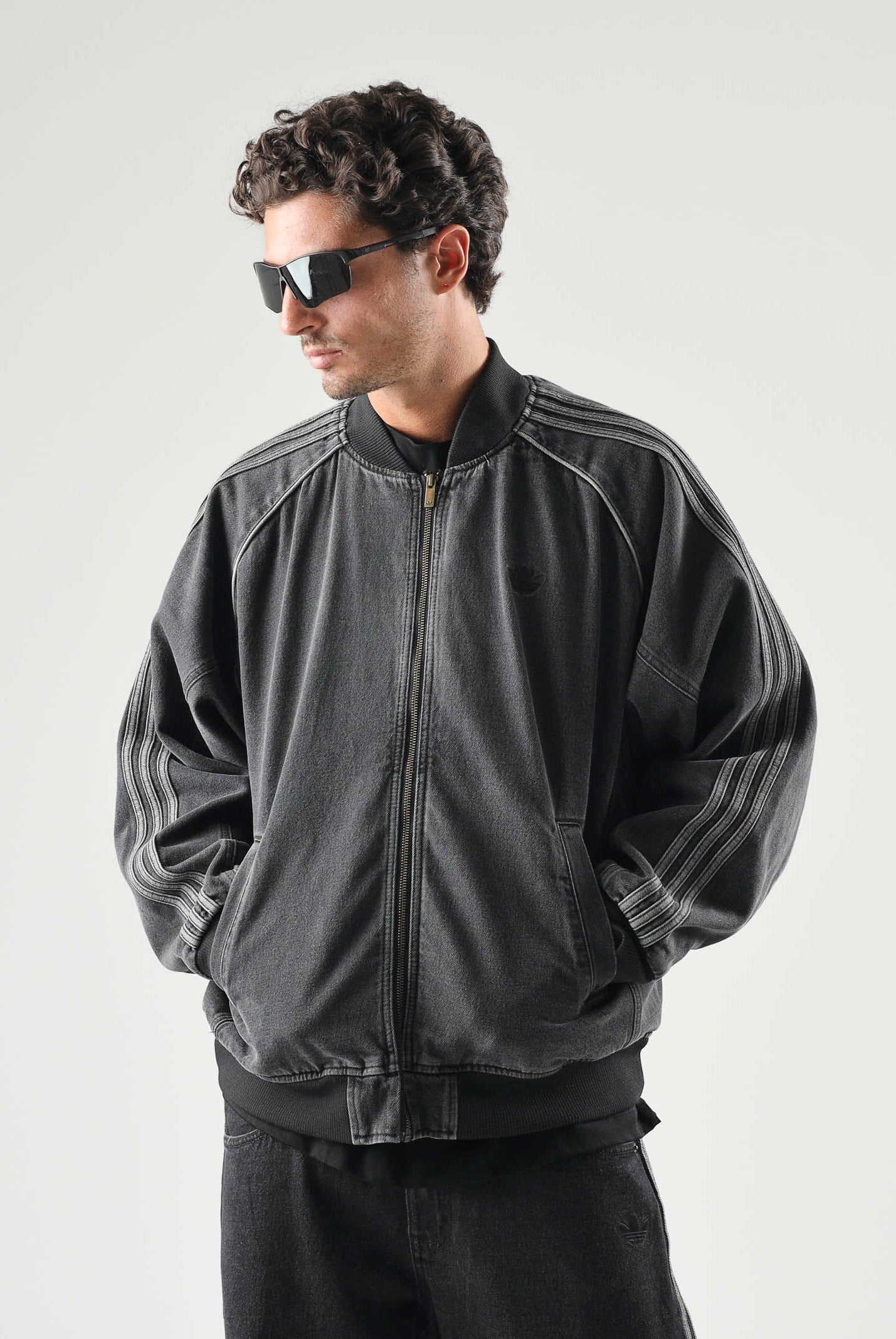 ADIDAS ORIGINALS Giubbotto/ giacca da allenamento in denim da uomo IB6948 . ADIDAS ORIGINALS