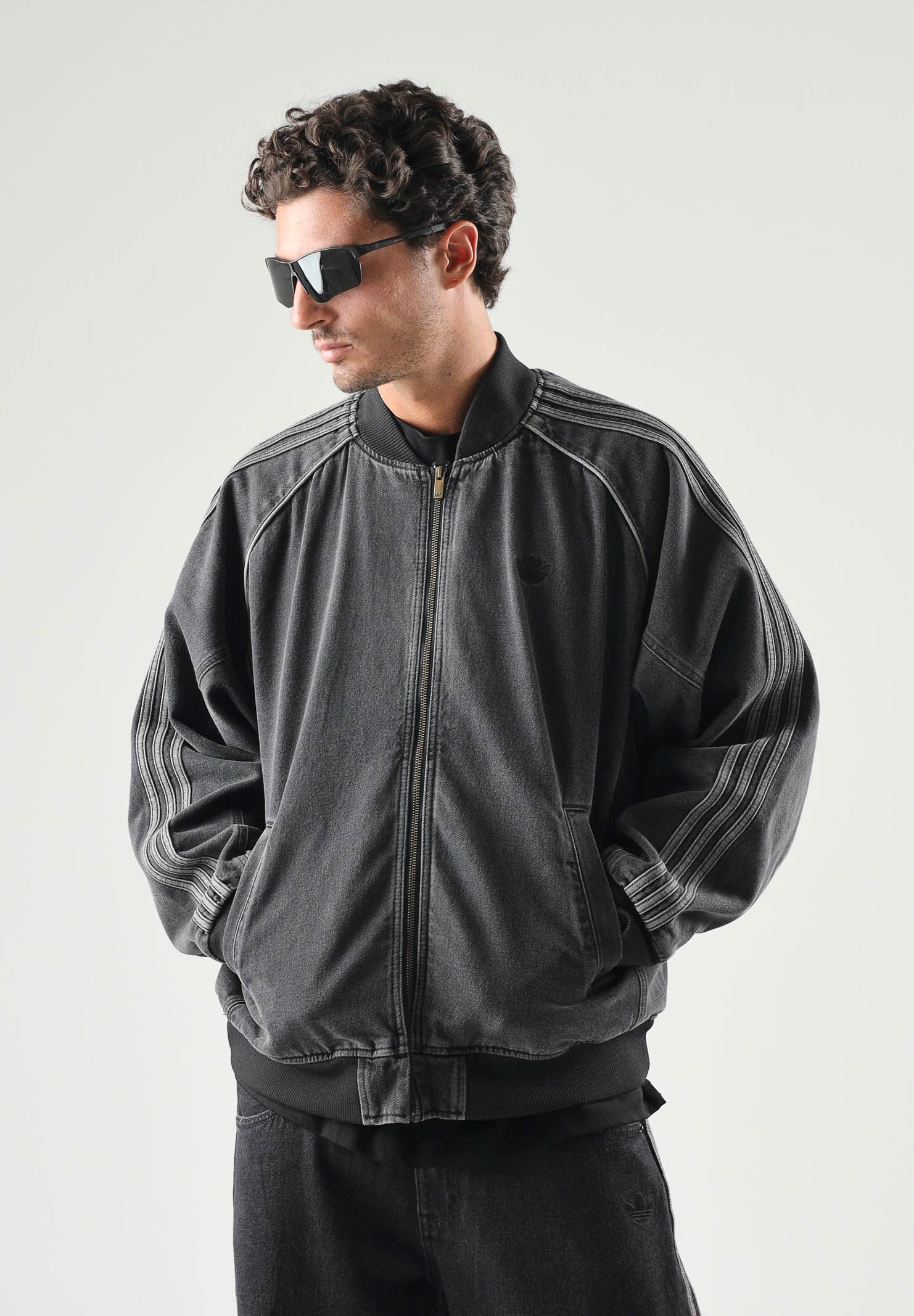 ADIDAS ORIGINALS Giubbotto/ giacca da allenamento in denim da uomo IB6948 . ADIDAS ORIGINALS