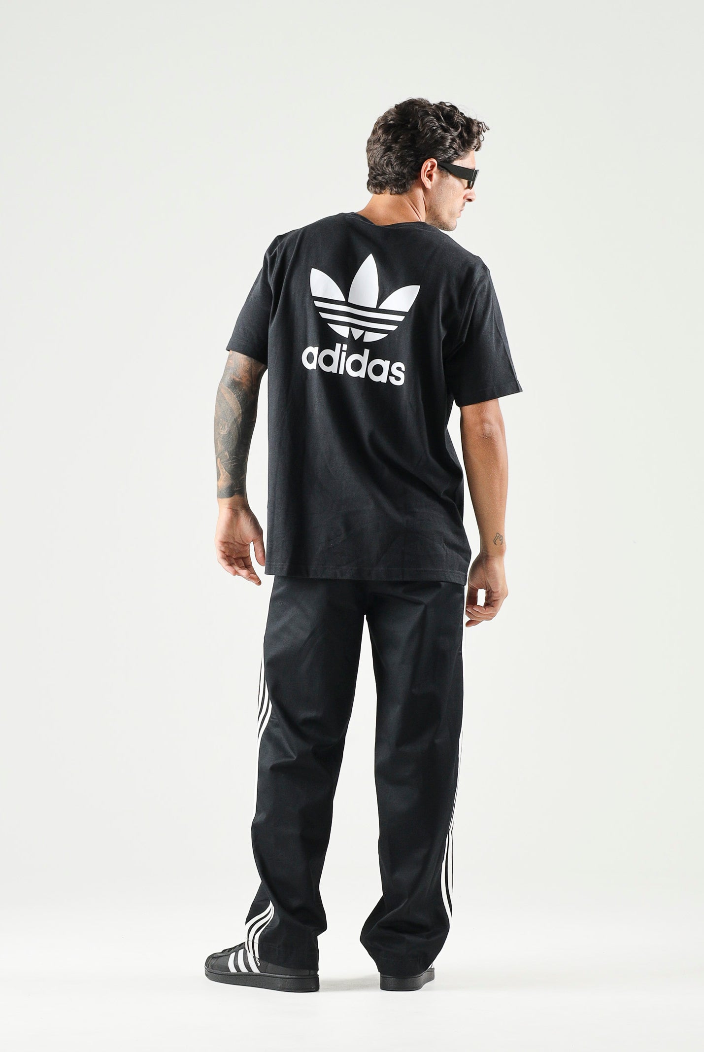 ADIDAS ORIGINALS T-shirt ADICOLOR CLASSIS a manica corta nera da uomo II5760 . ADIDAS ORIGINALS