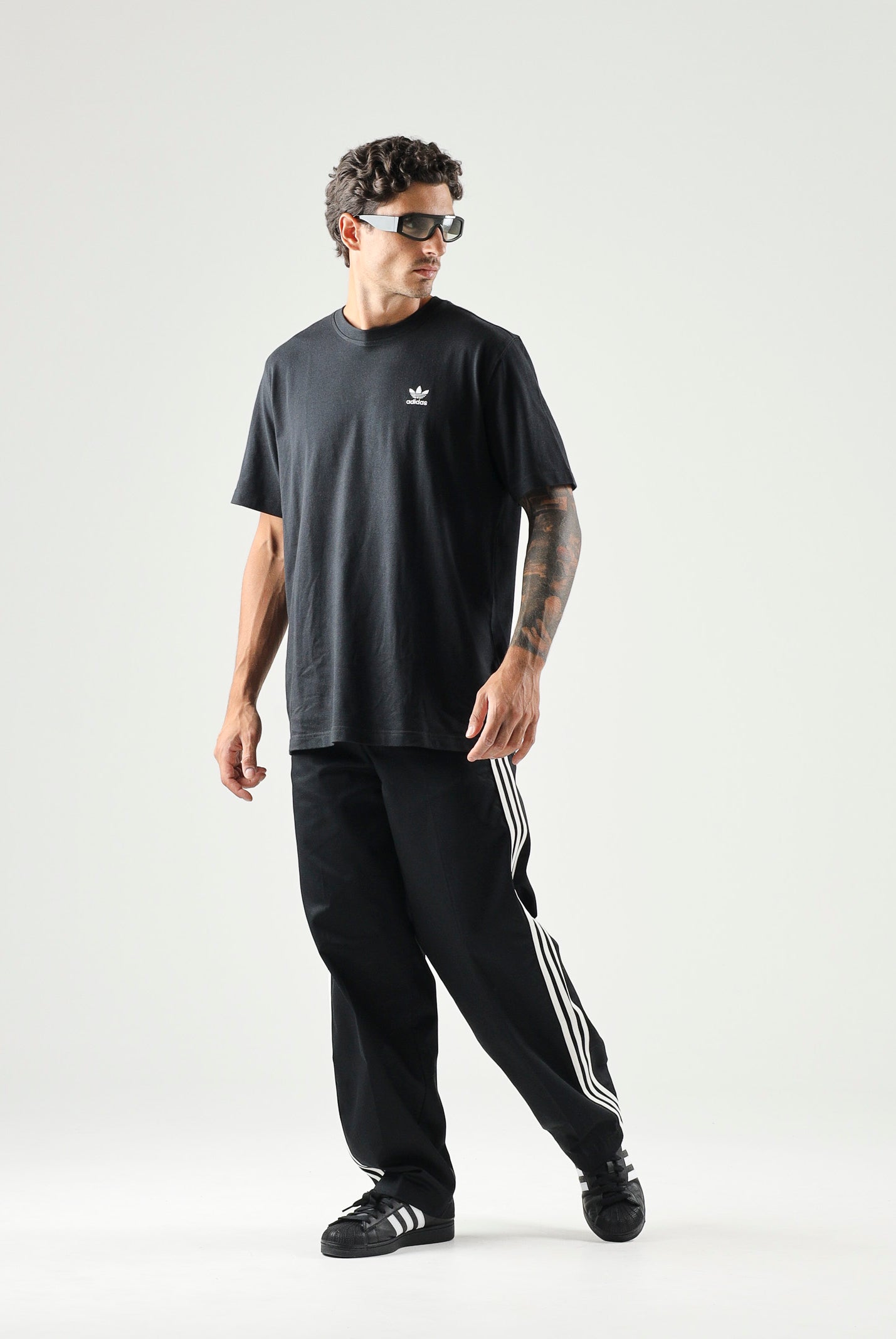 ADIDAS ORIGINALS T-shirt ADICOLOR CLASSIS a manica corta nera da uomo II5760 . ADIDAS ORIGINALS