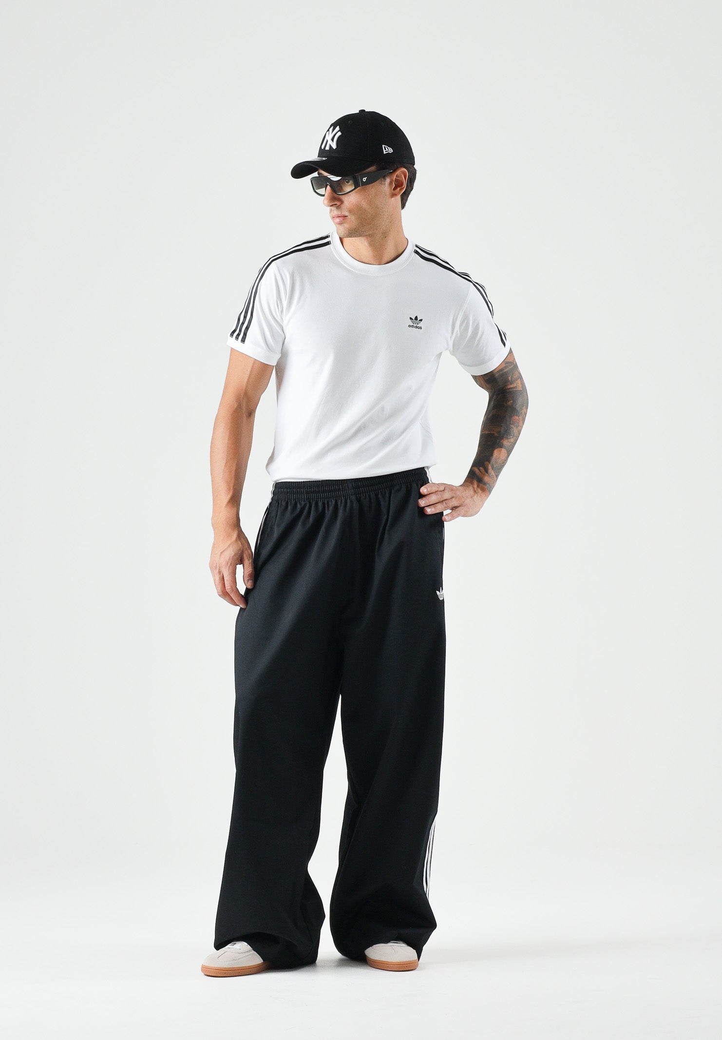 ADIDAS ORIGINALS T-shirt a manica corta 3-Stripes bianca per uomo e donna IR8051 . ADIDAS ORIGINALS