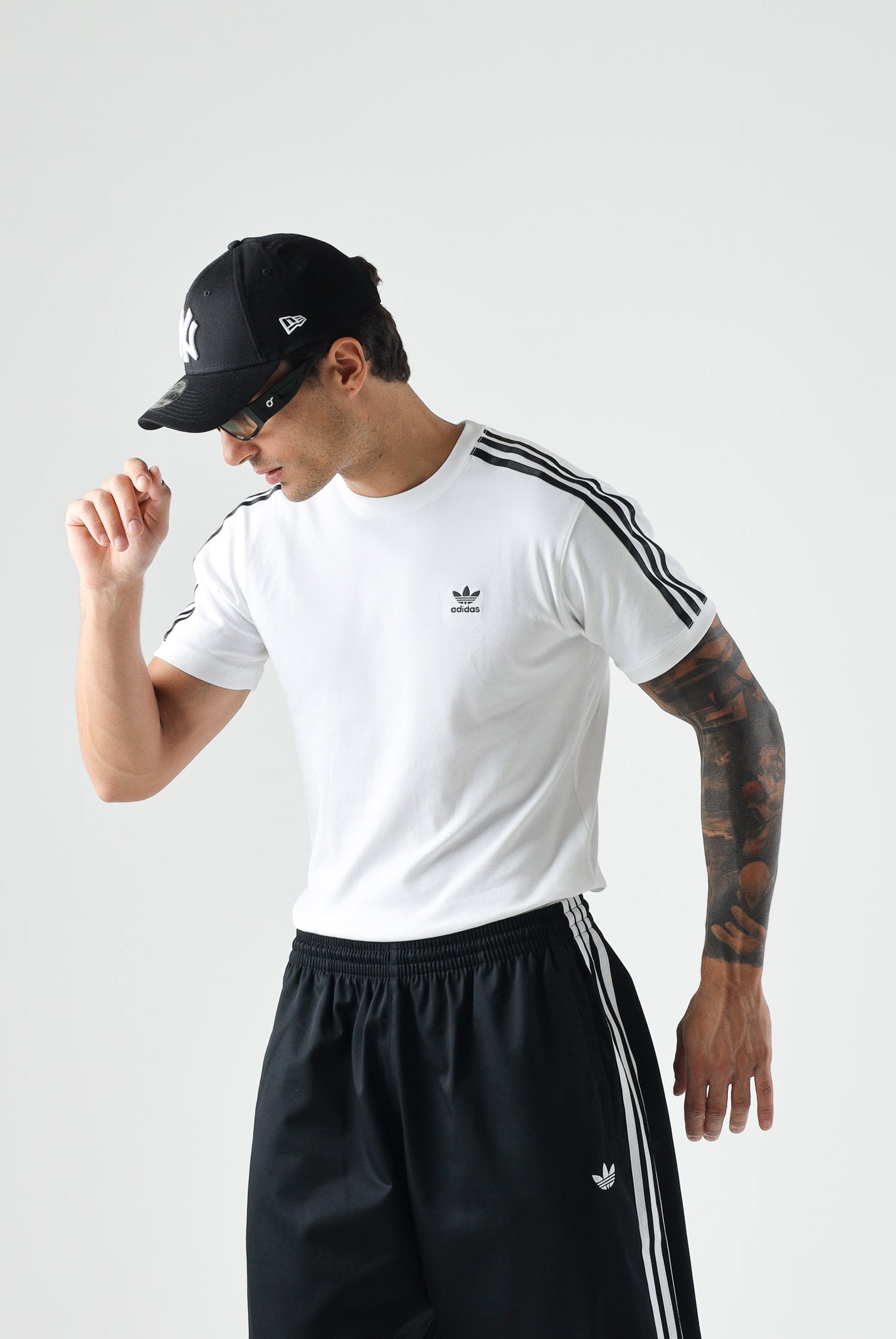 ADIDAS ORIGINALS T-shirt a manica corta 3-Stripes bianca per uomo e donna IR8051 . ADIDAS ORIGINALS