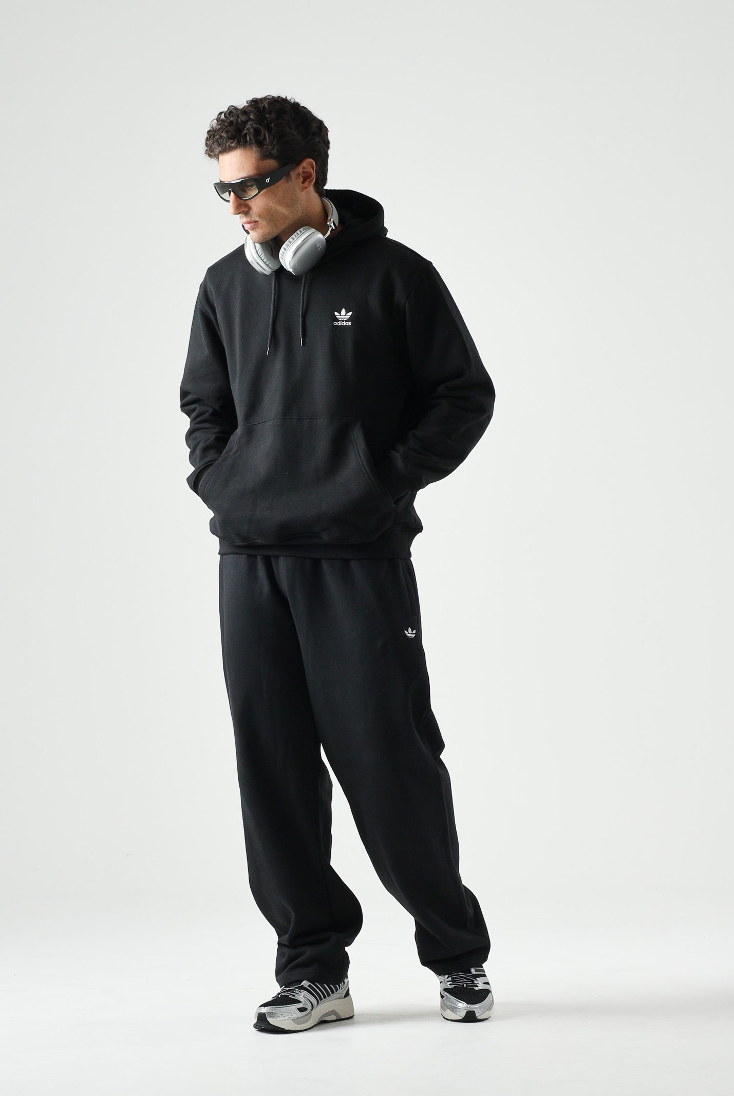 ADIDAS ORIGINALS Felpa con cappuccio Trefoil Essentials Loose nera da uomo JV6056 . ADIDAS ORIGINALS